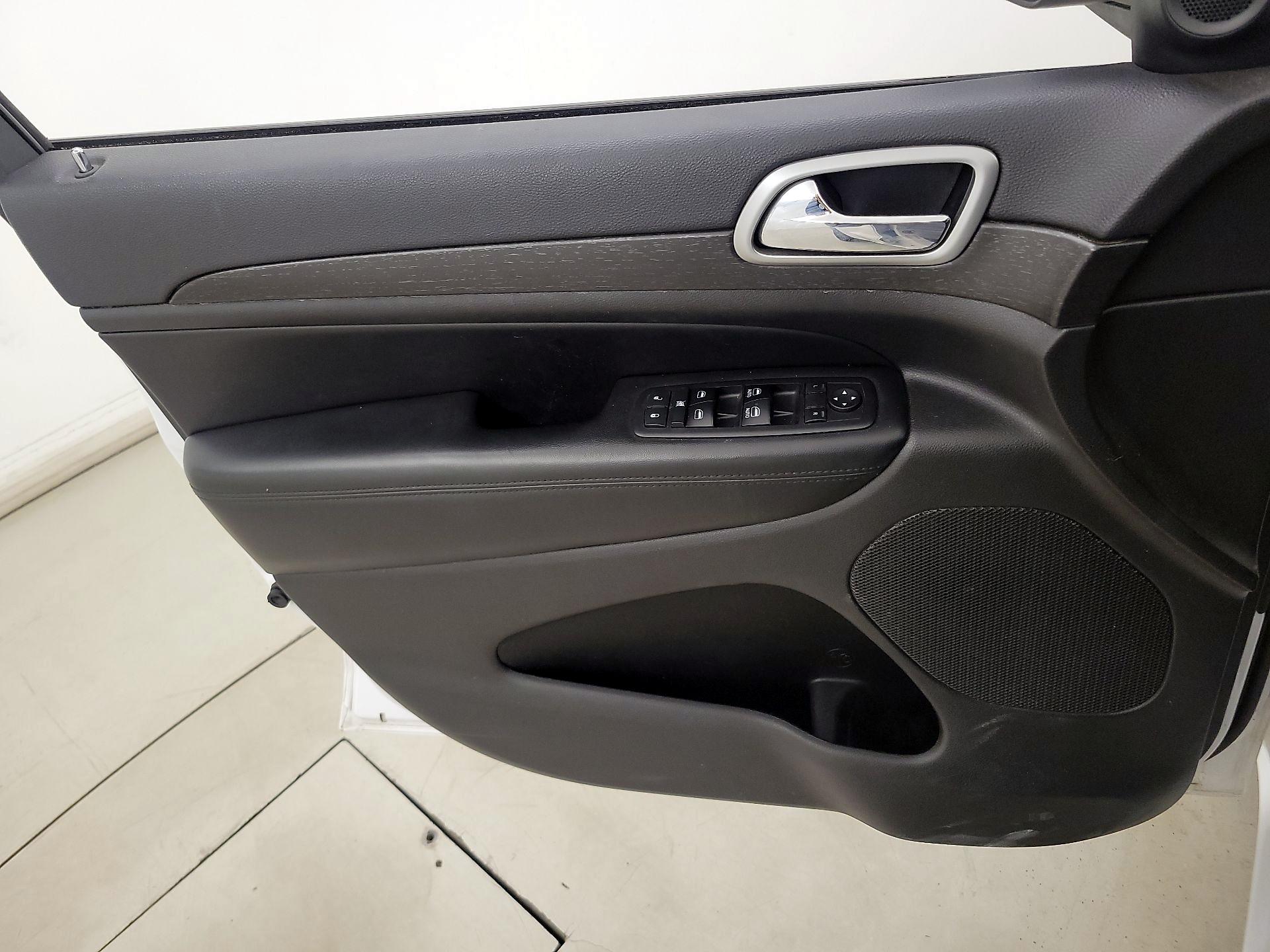 Thumbnail: 2018 Jeep Grand Cherokee - 12