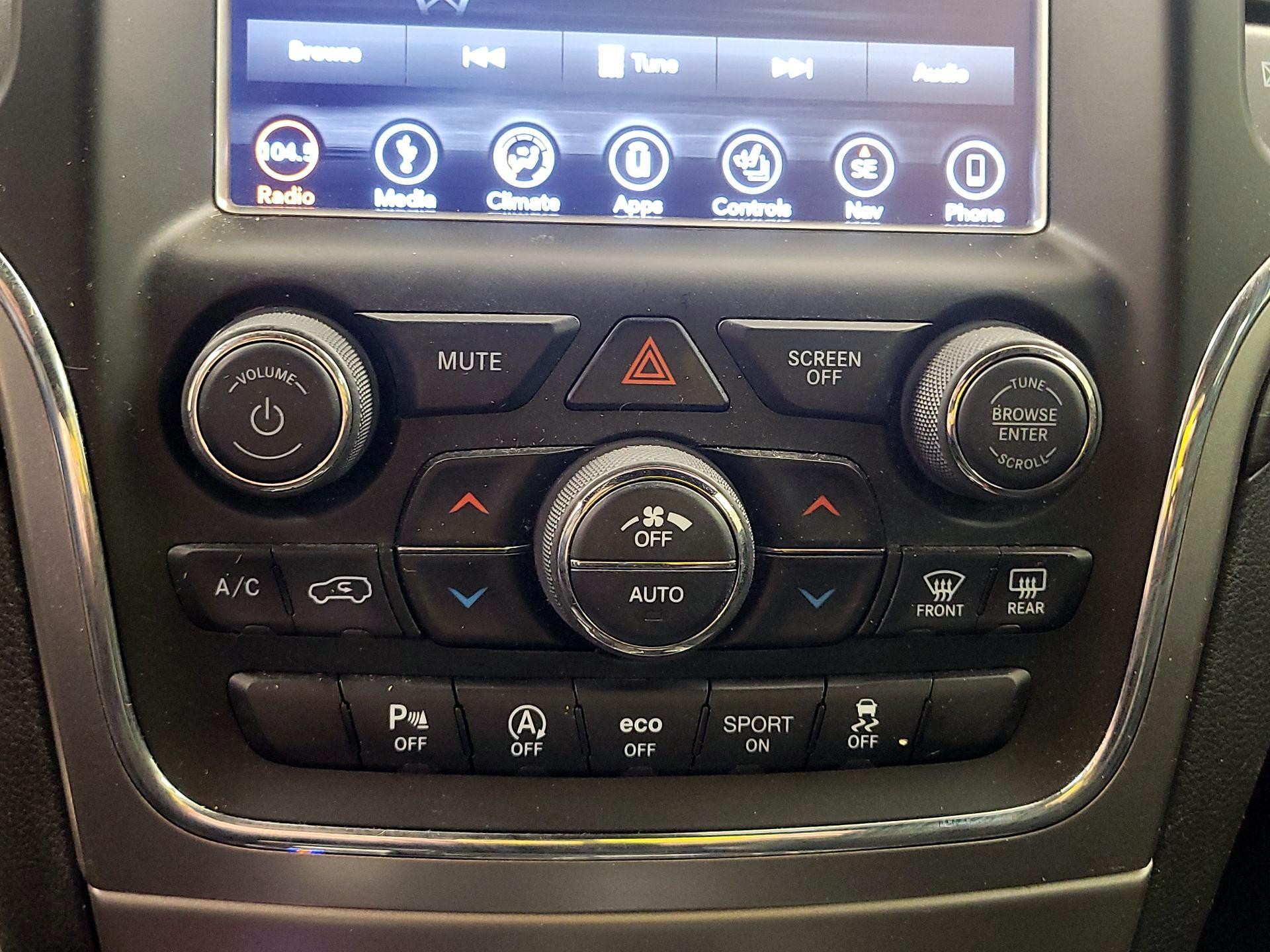 Thumbnail: 2018 Jeep Grand Cherokee - 17