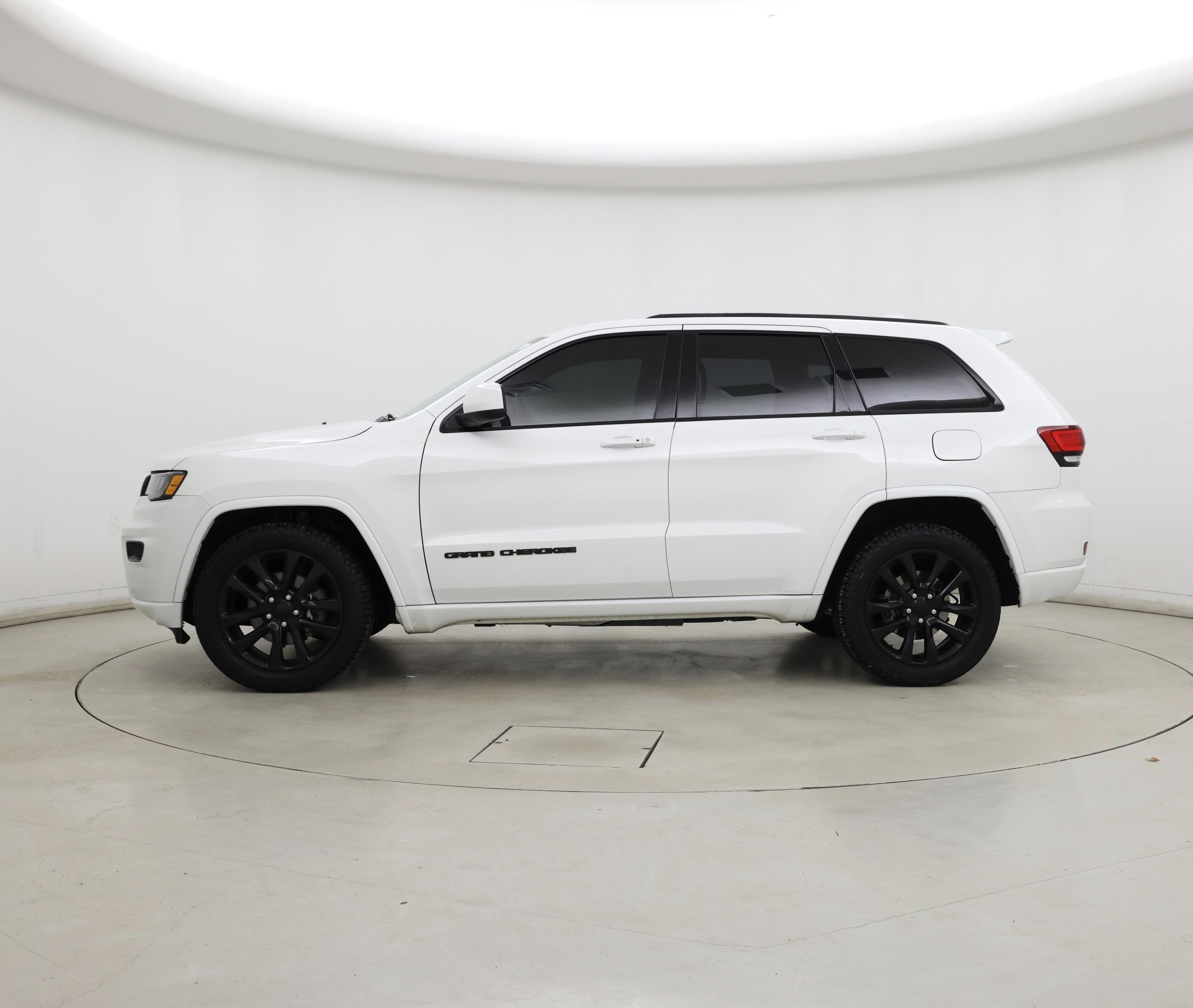 Thumbnail: 2018 Jeep Grand Cherokee - 3