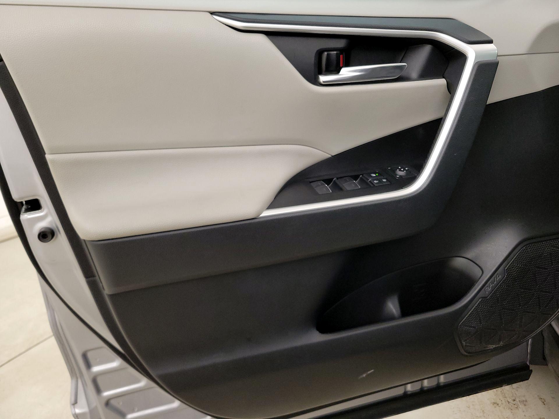 Thumbnail: 2022 Toyota RAV4 - 12