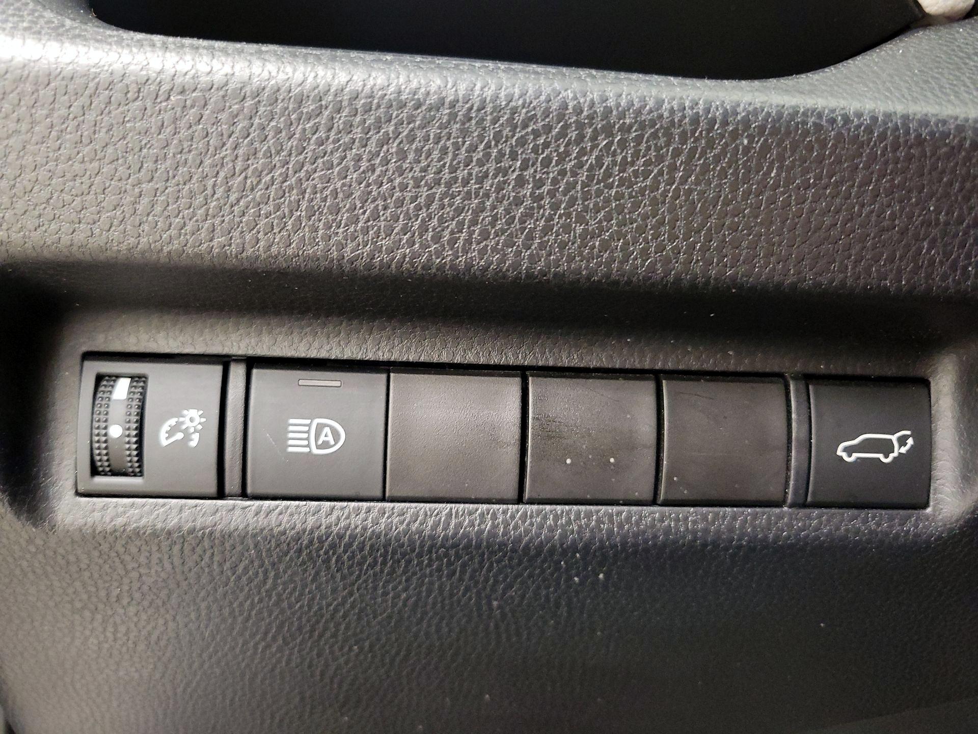 Thumbnail: 2022 Toyota RAV4 - 13