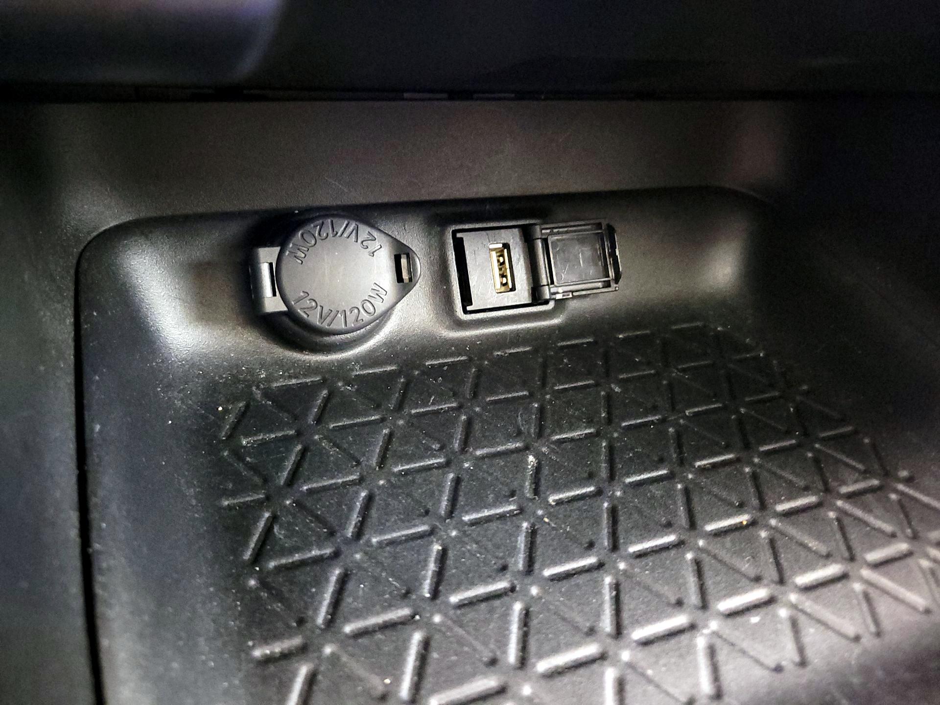 Thumbnail: 2022 Toyota RAV4 - 18