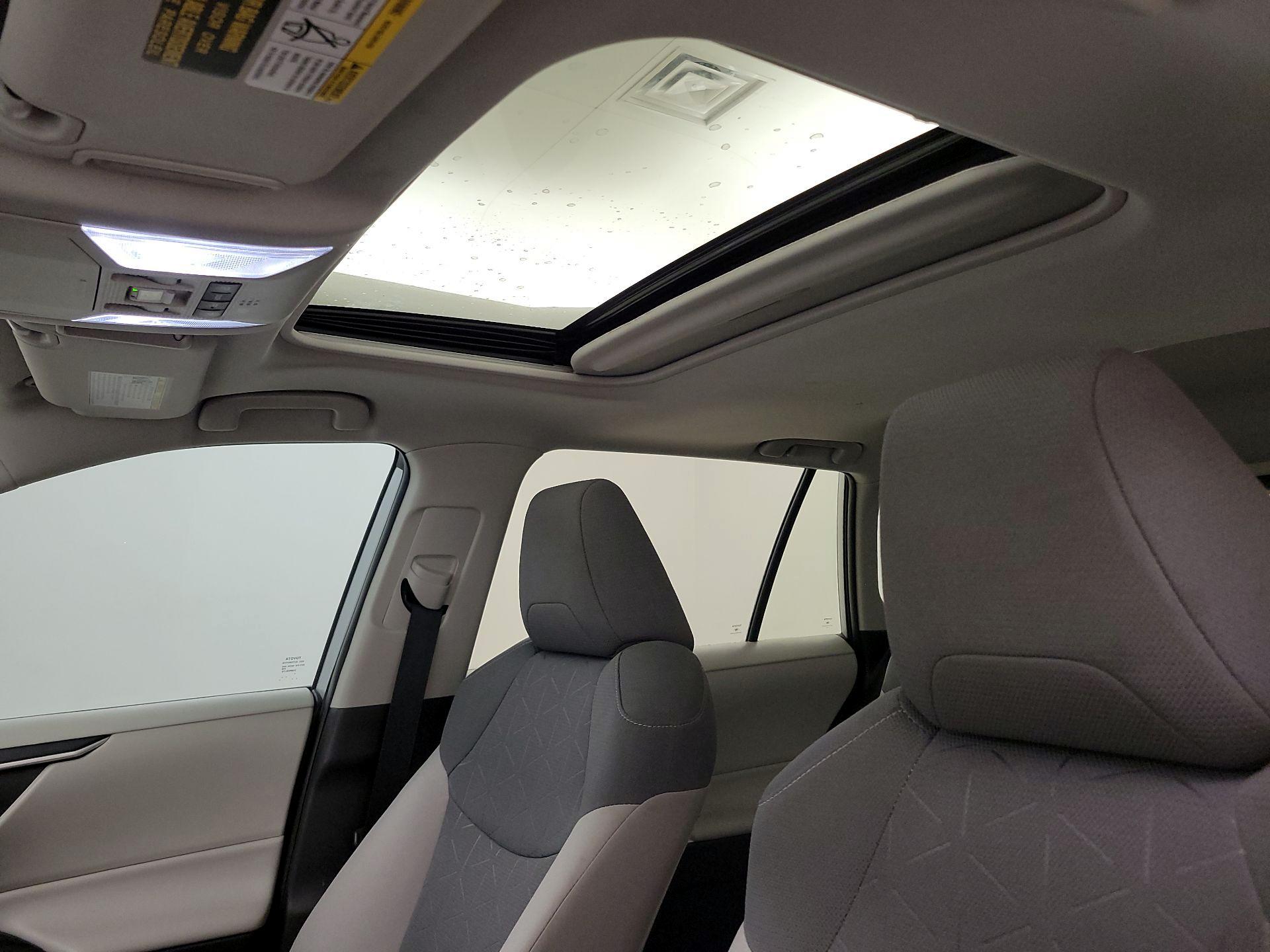 Thumbnail: 2022 Toyota RAV4 - 19