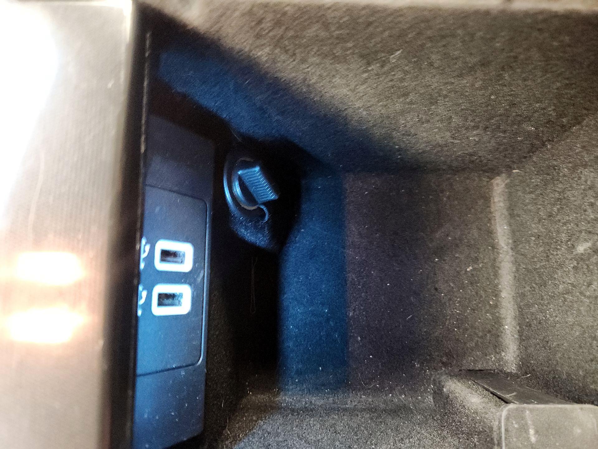 Thumbnail: 2017 Ford Taurus - 19