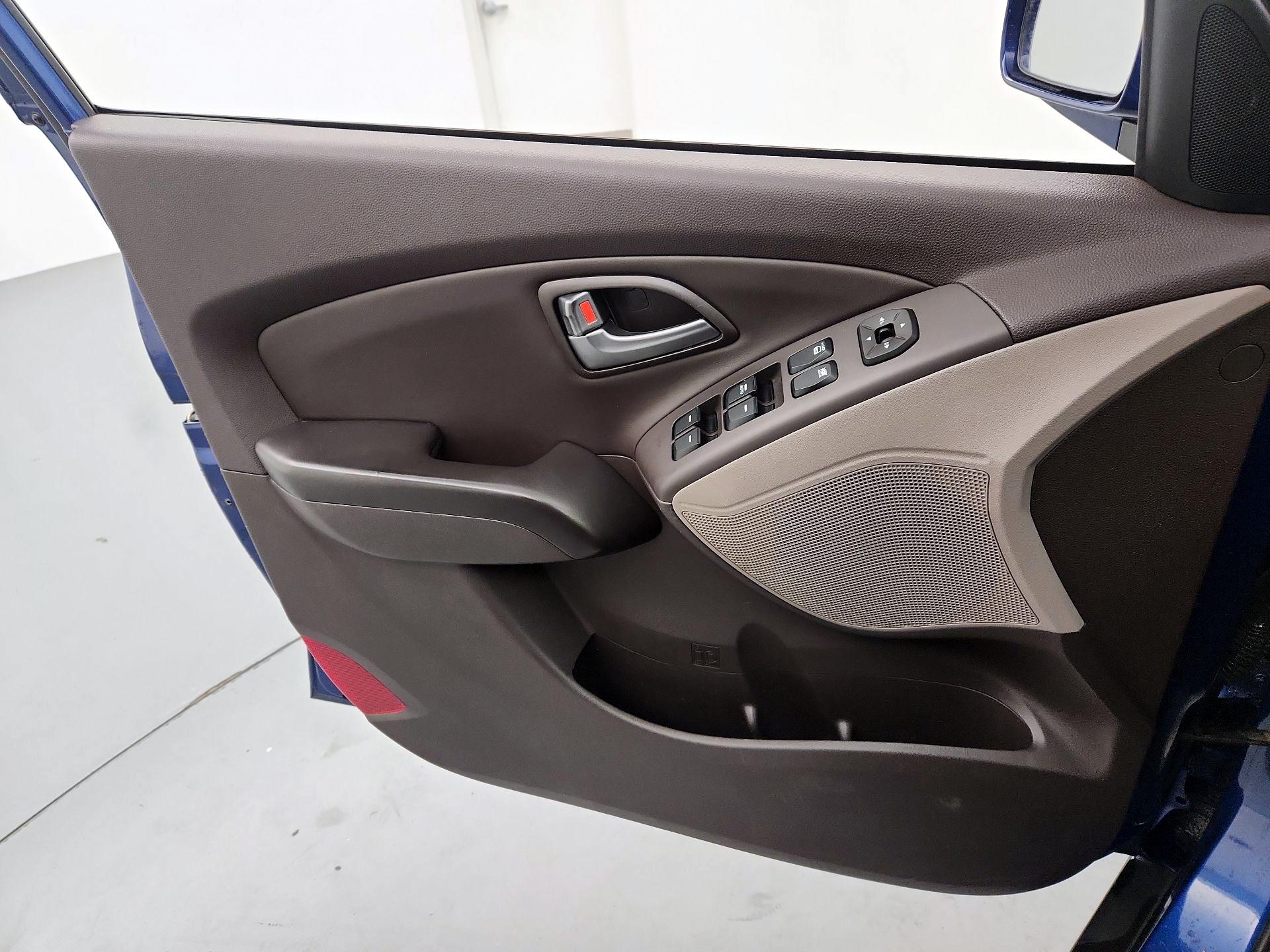 Thumbnail: 2015 Hyundai Tucson - 12