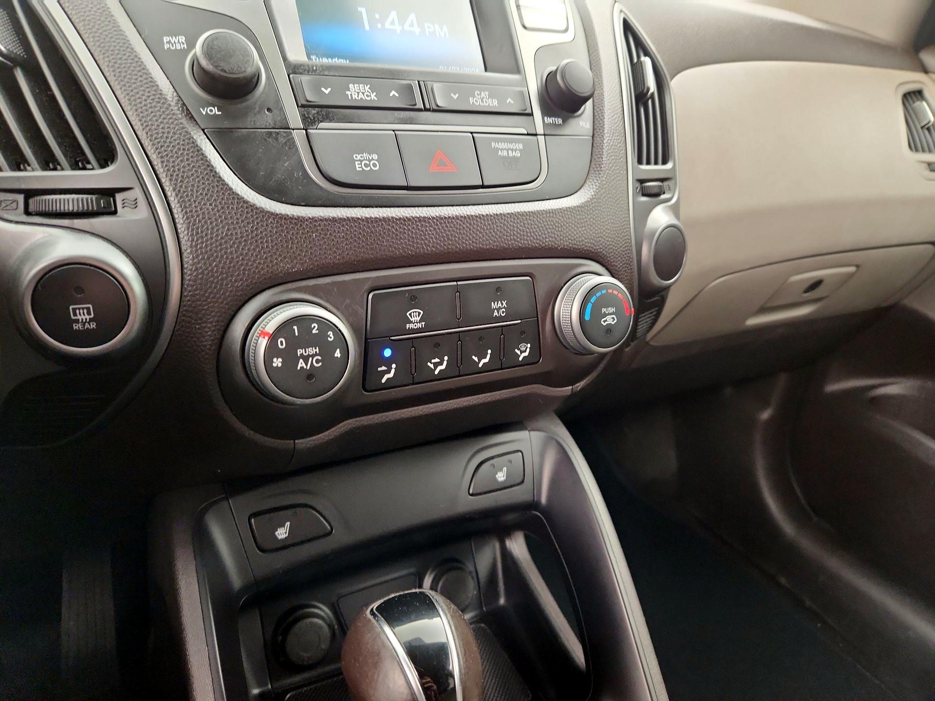 Thumbnail: 2015 Hyundai Tucson - 16