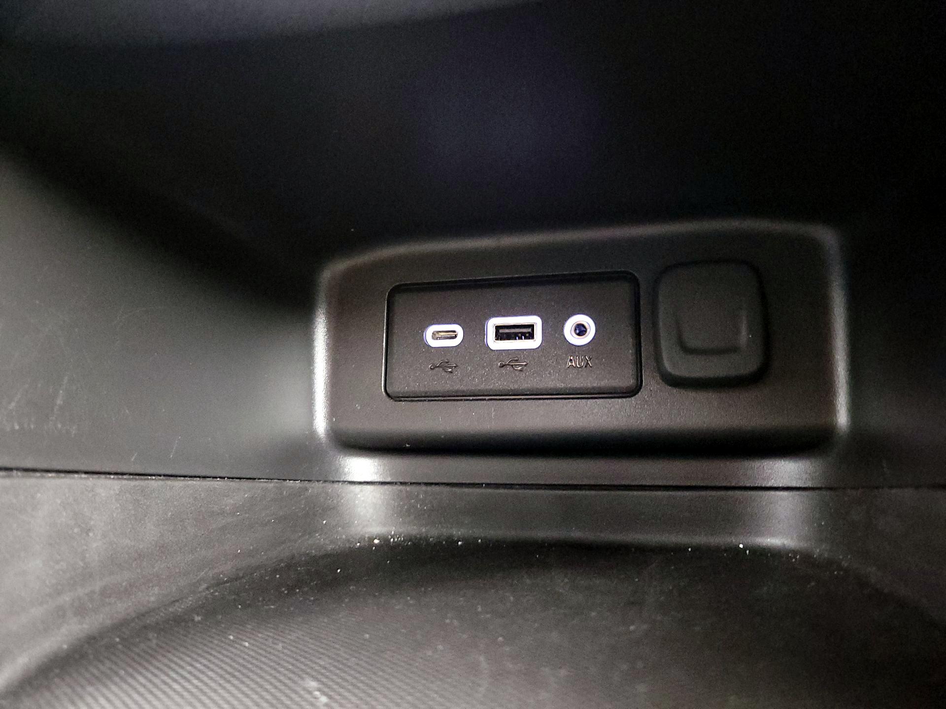 Thumbnail: 2020 Chevrolet Equinox - 18