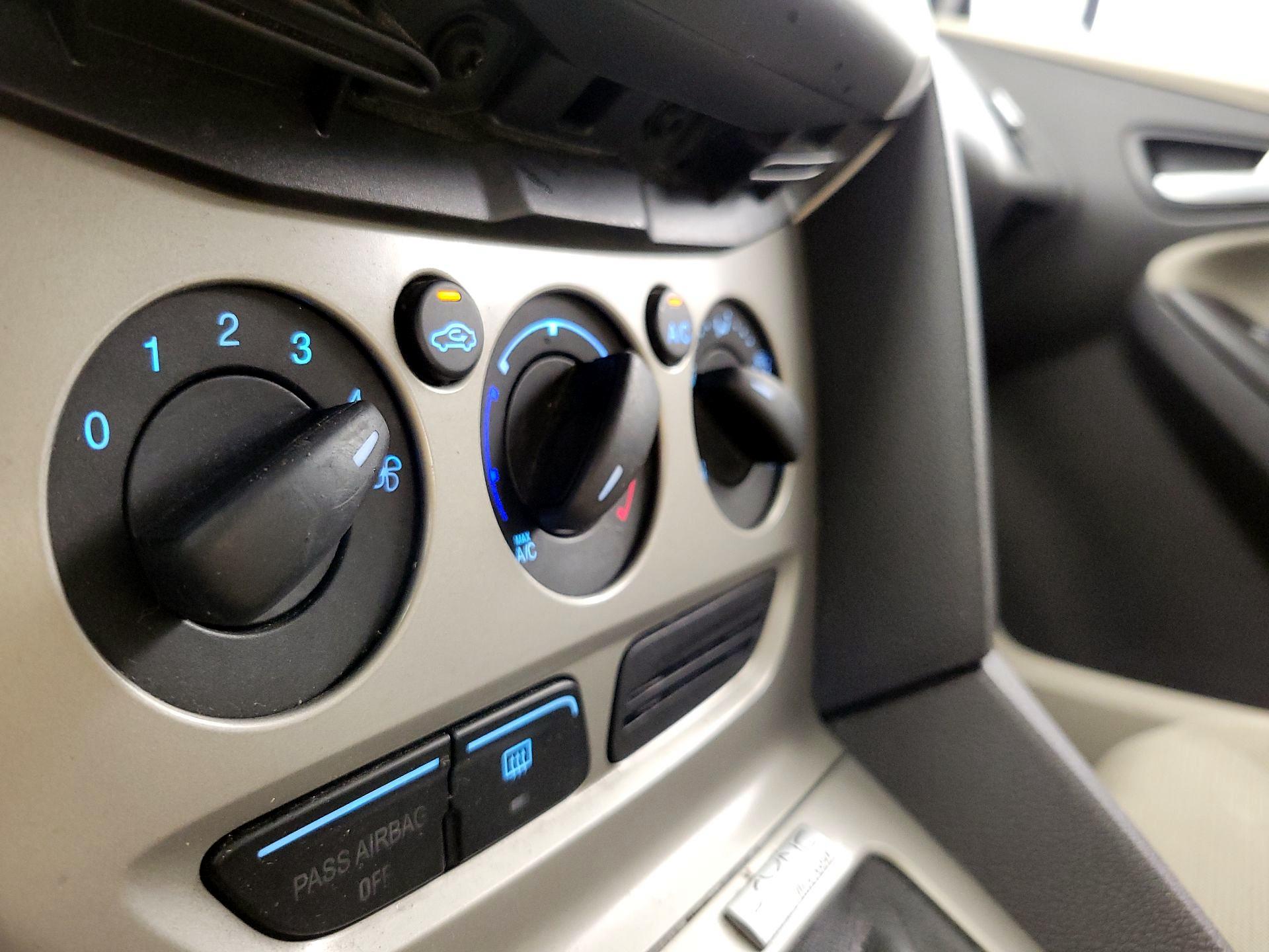 Thumbnail: 2014 Ford Focus - 15