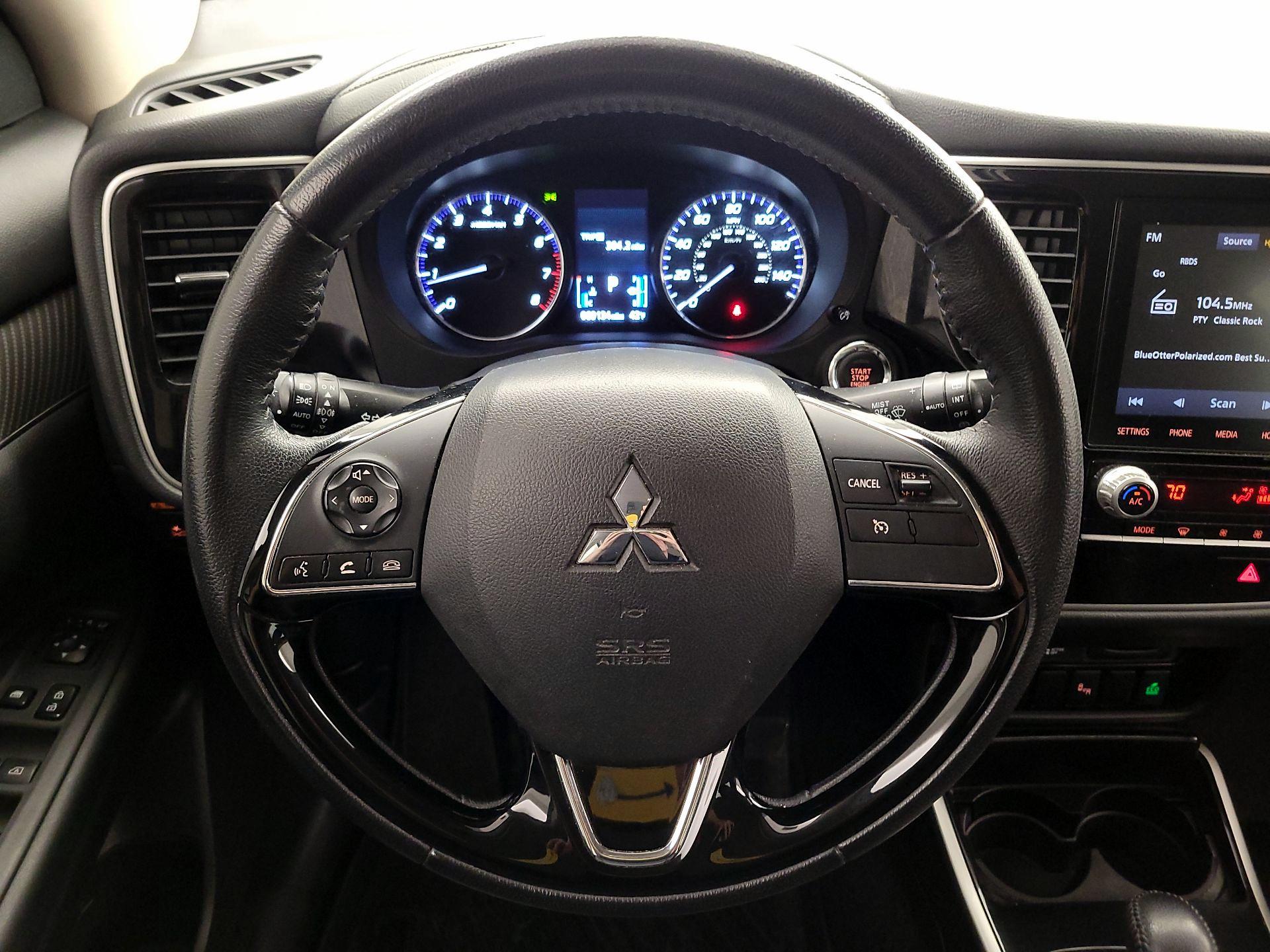 Thumbnail: 2020 Mitsubishi Outlander - 10