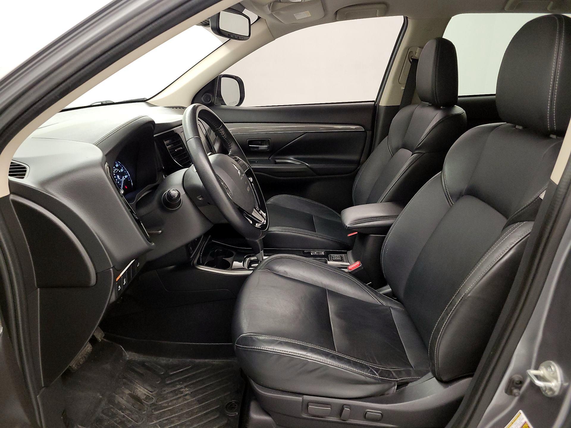 Thumbnail: 2020 Mitsubishi Outlander - 11