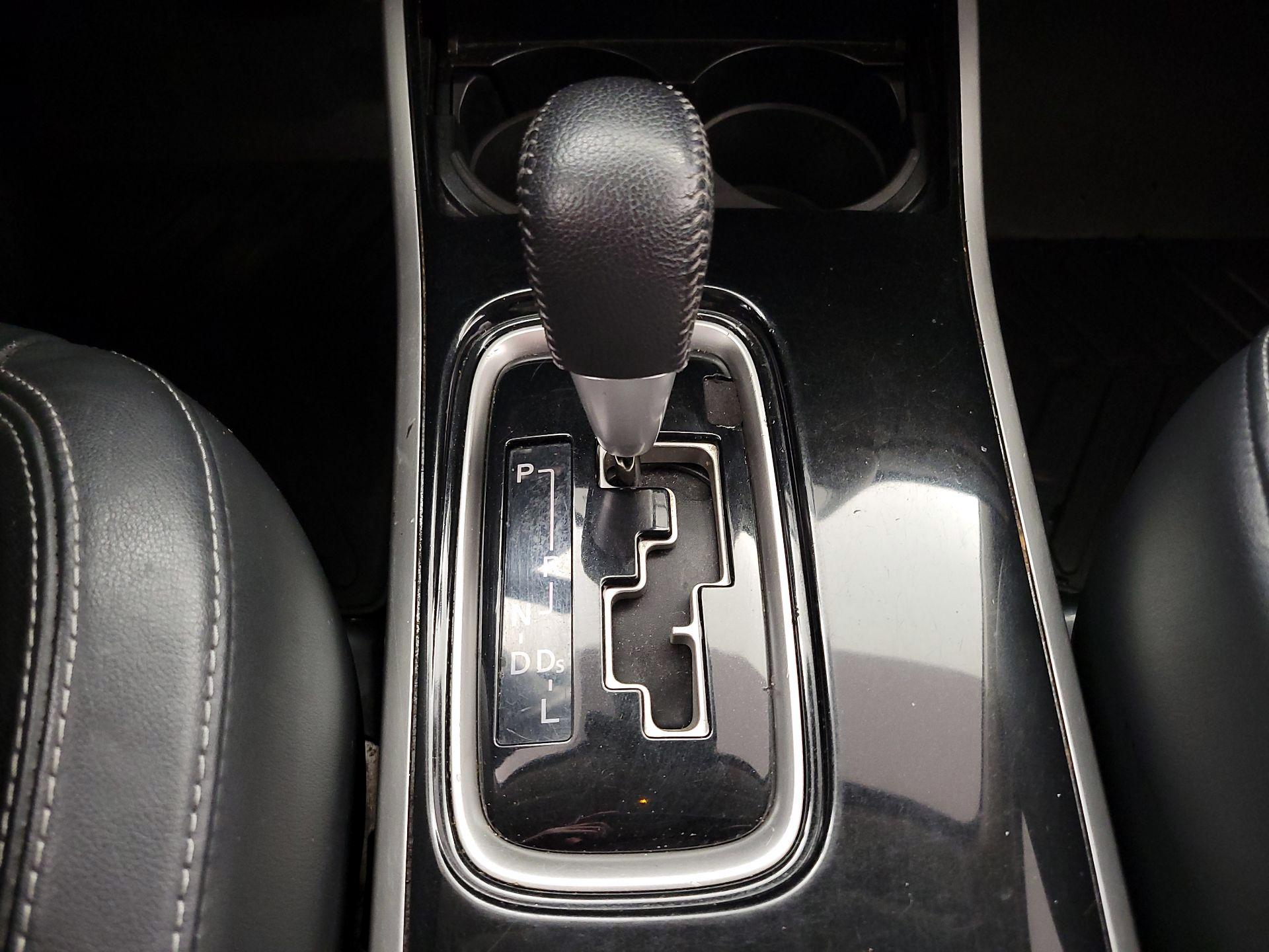 Thumbnail: 2020 Mitsubishi Outlander - 17