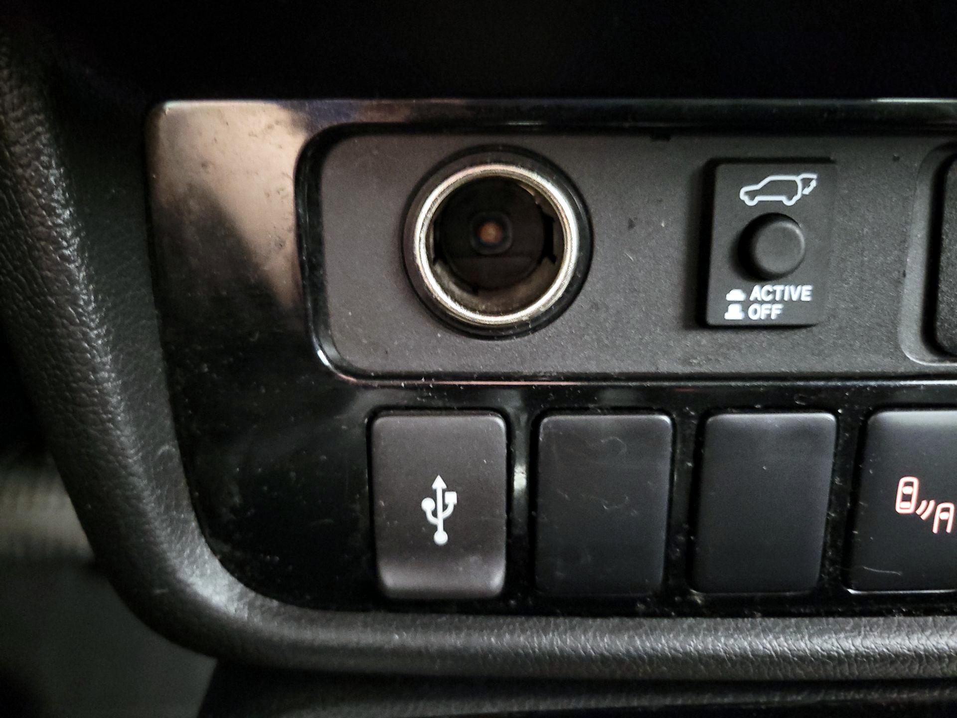 Thumbnail: 2020 Mitsubishi Outlander - 18