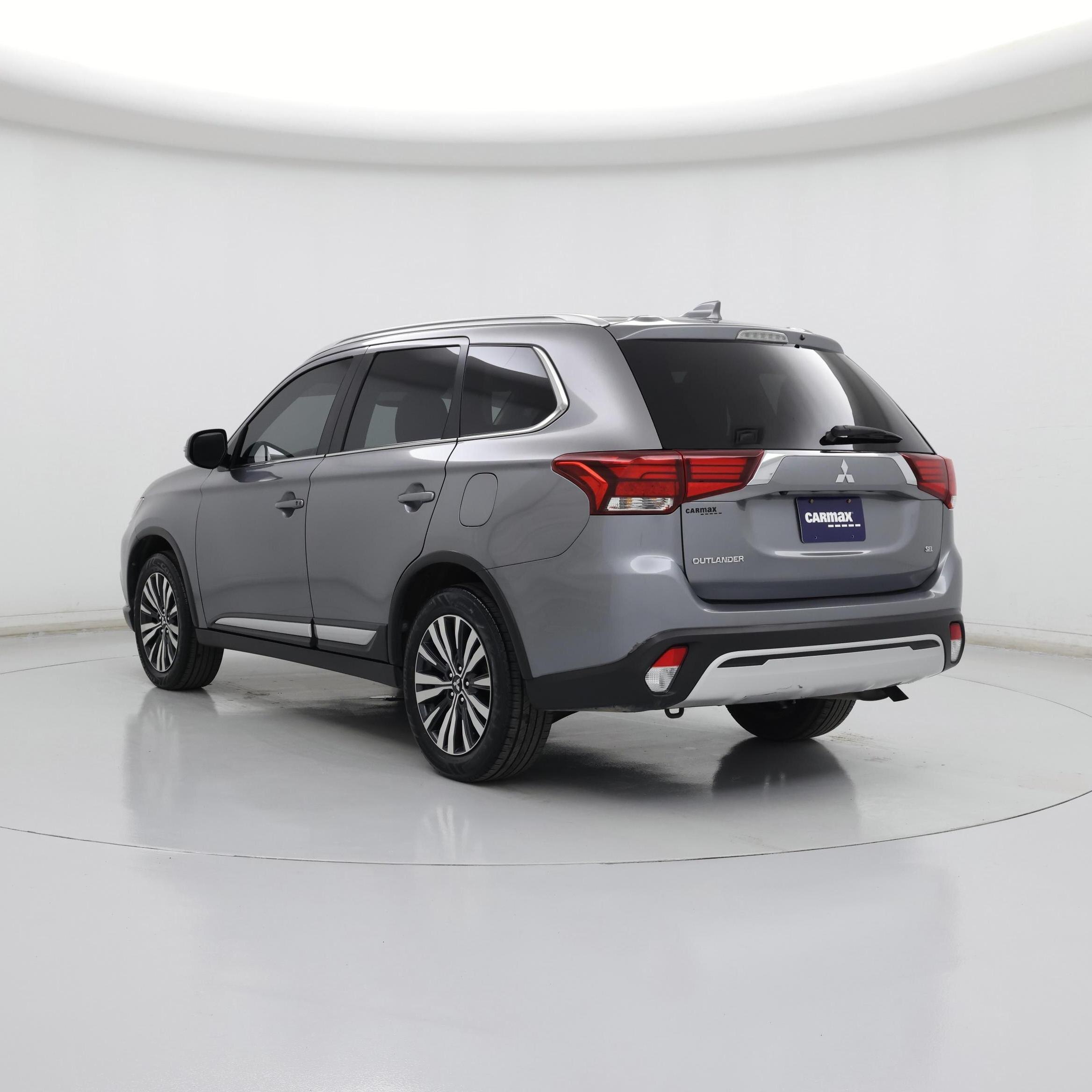 Thumbnail: 2020 Mitsubishi Outlander - 2