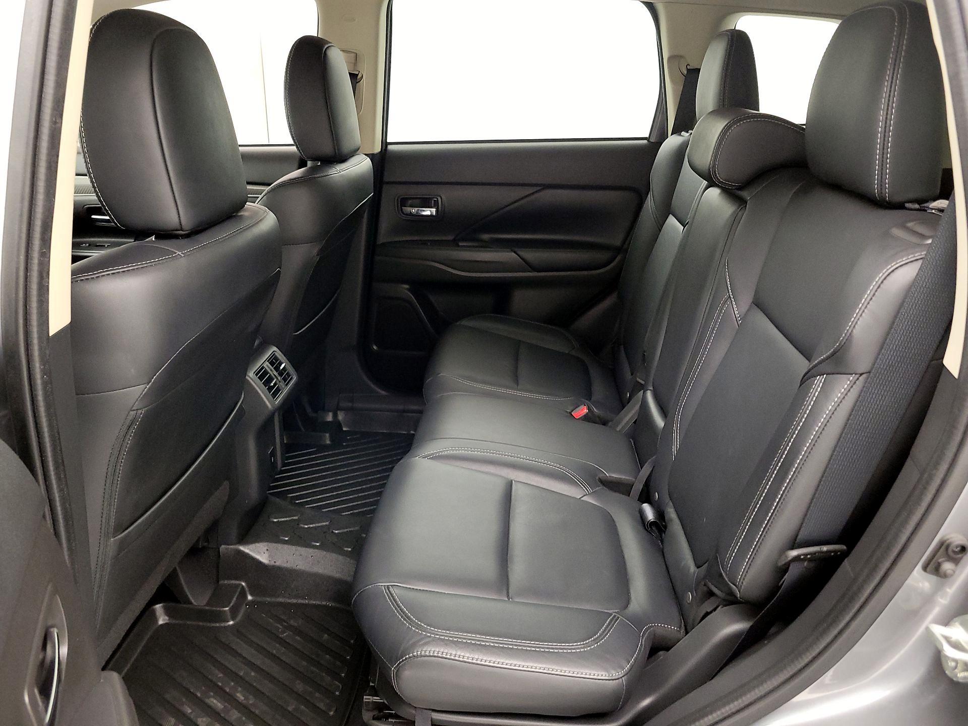 Thumbnail: 2020 Mitsubishi Outlander - 19