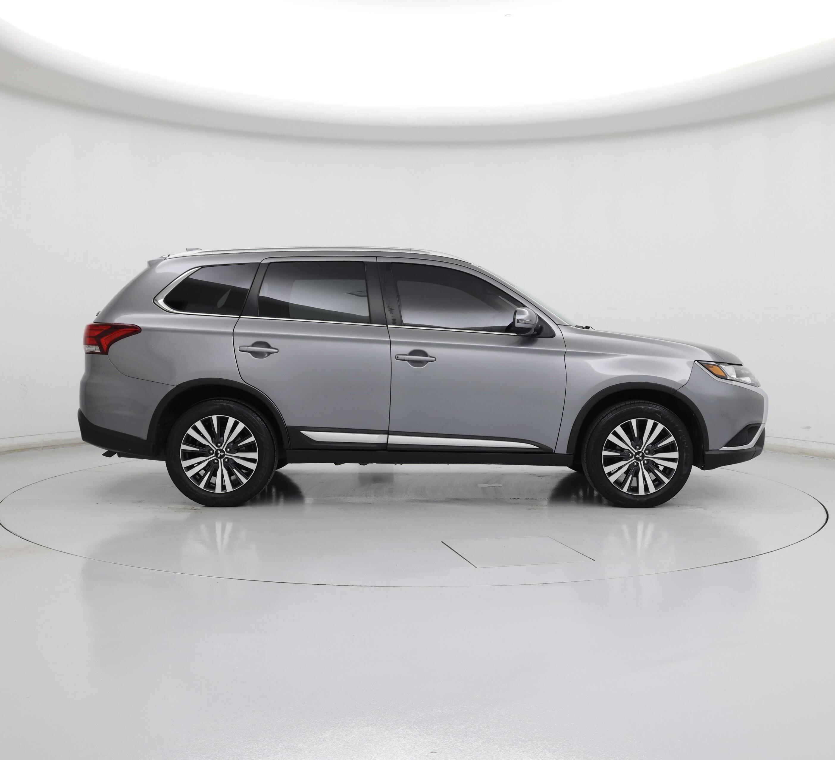 Thumbnail: 2020 Mitsubishi Outlander - 7