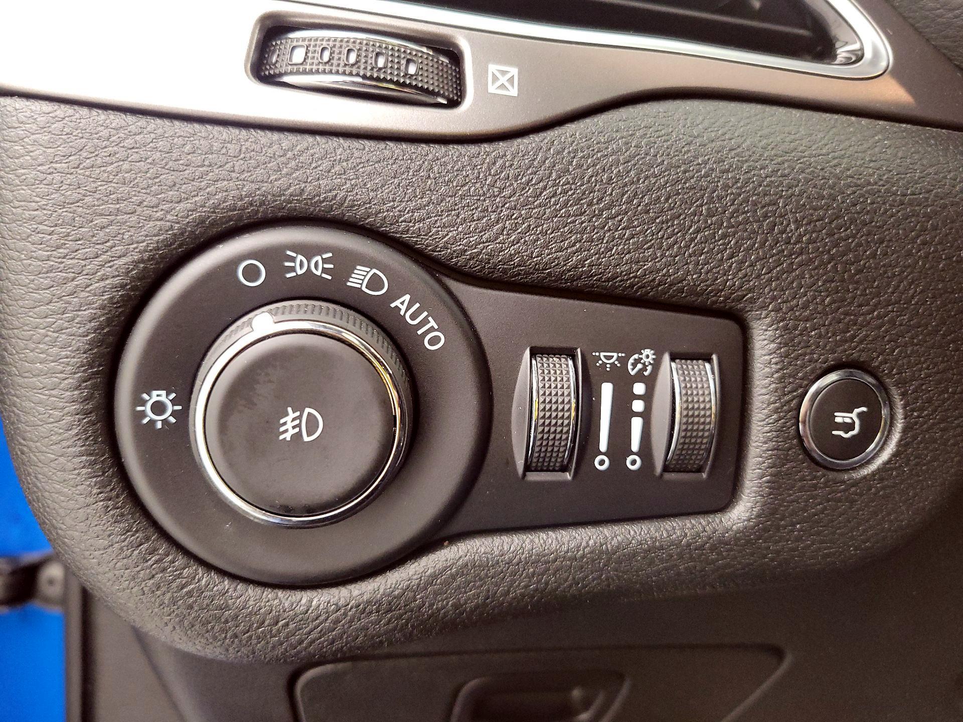 Thumbnail: 2022 Jeep Cherokee - 13