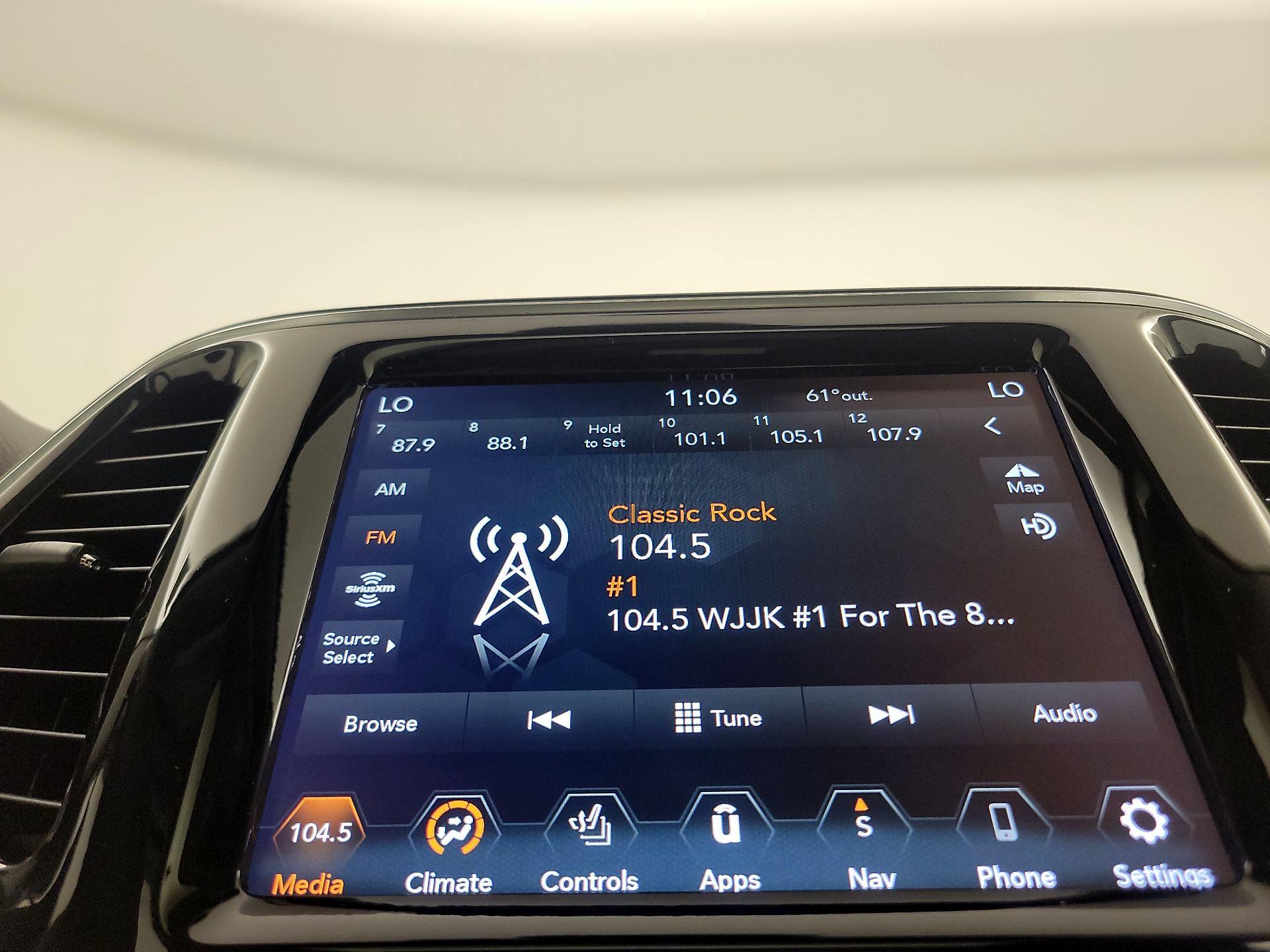 Thumbnail: 2022 Jeep Cherokee - 16