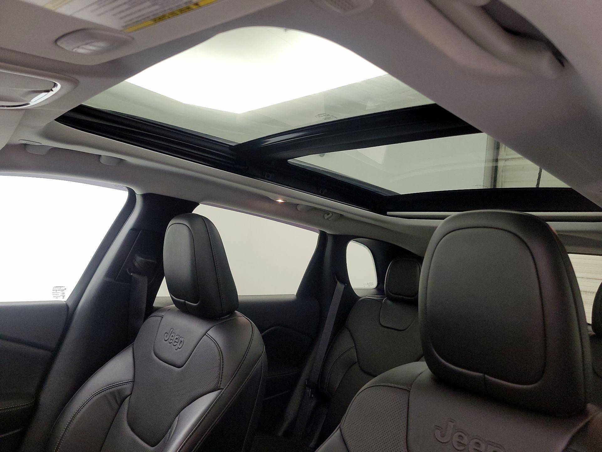 Thumbnail: 2022 Jeep Cherokee - 20