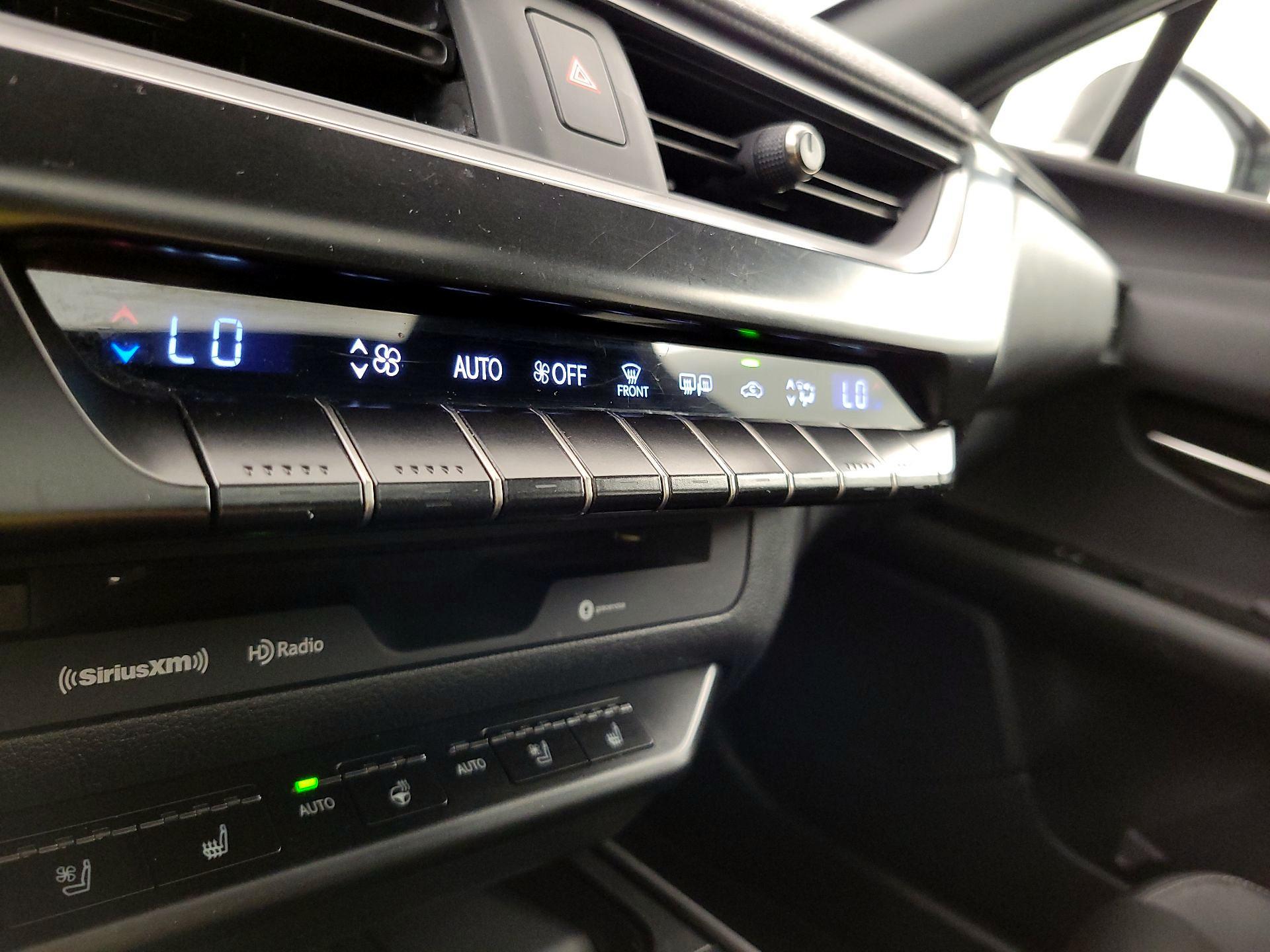 Thumbnail: 2019 Lexus UX - 16