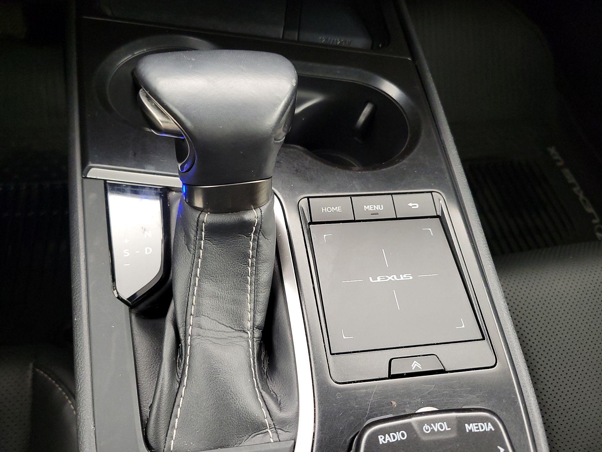 Thumbnail: 2019 Lexus UX - 17