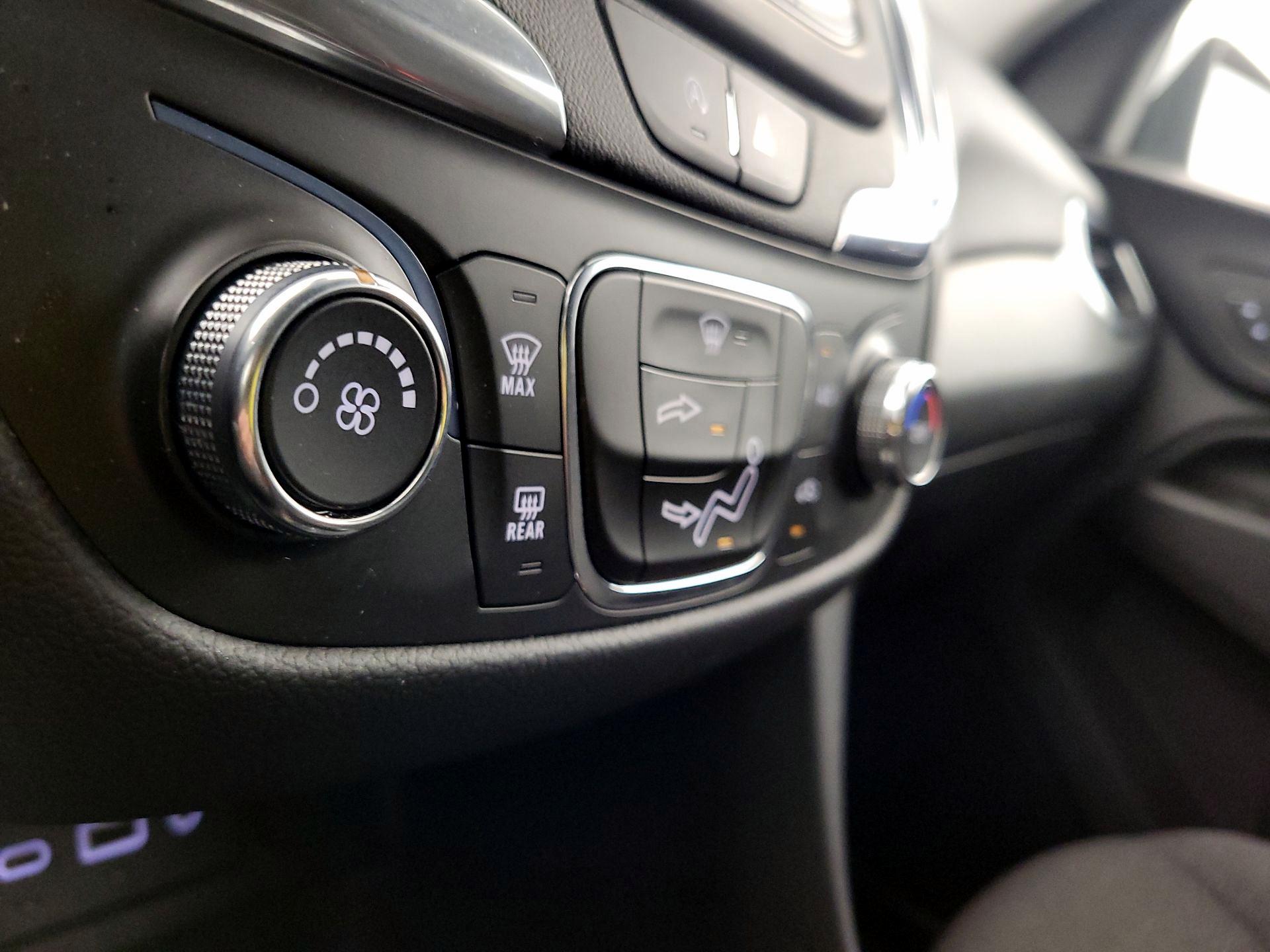 Thumbnail: 2022 Chevrolet Equinox - 16