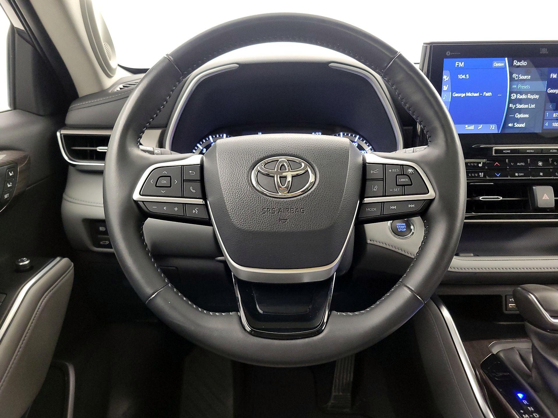 Thumbnail: 2022 Toyota Highlander - 10