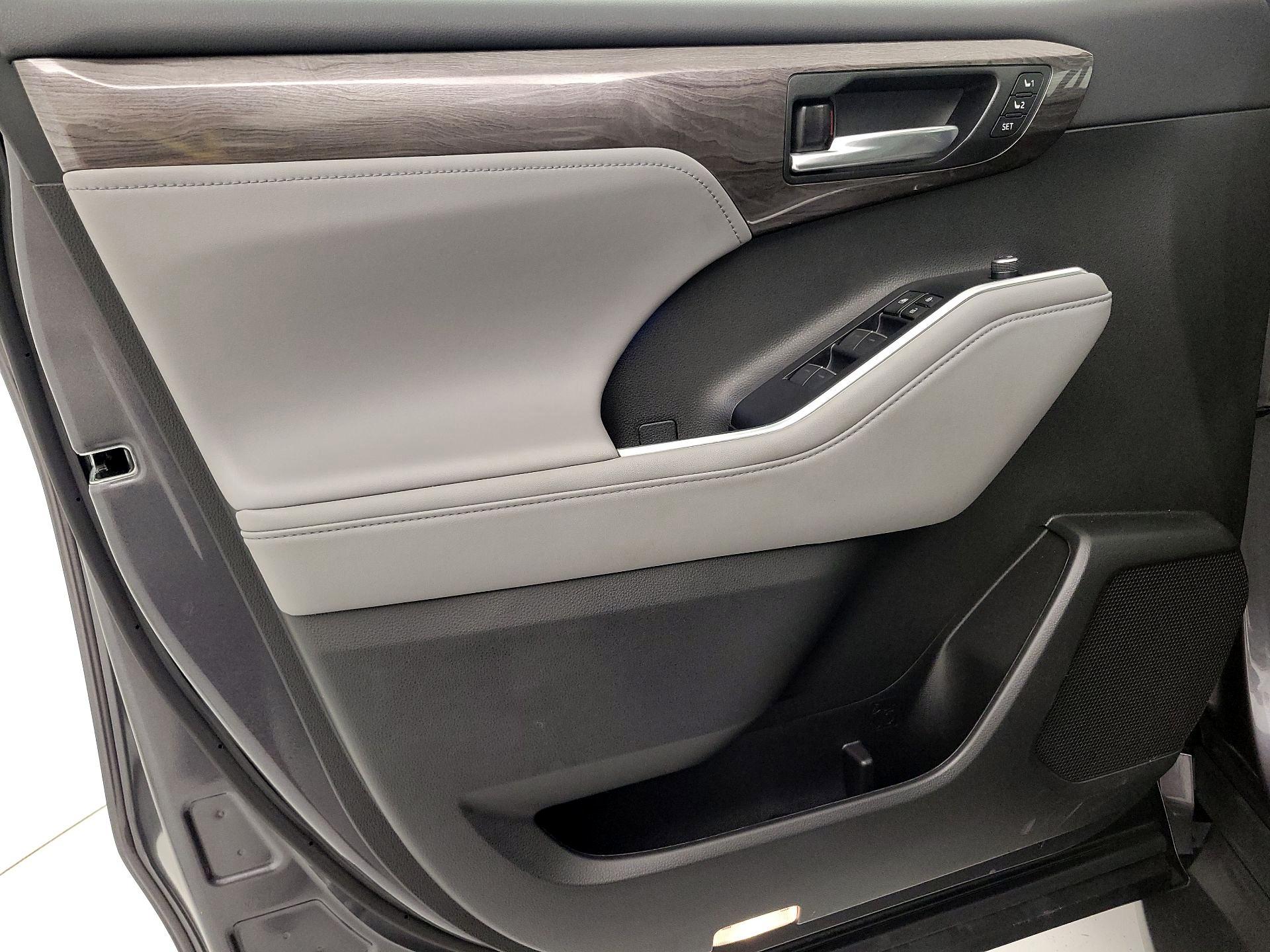 Thumbnail: 2022 Toyota Highlander - 12