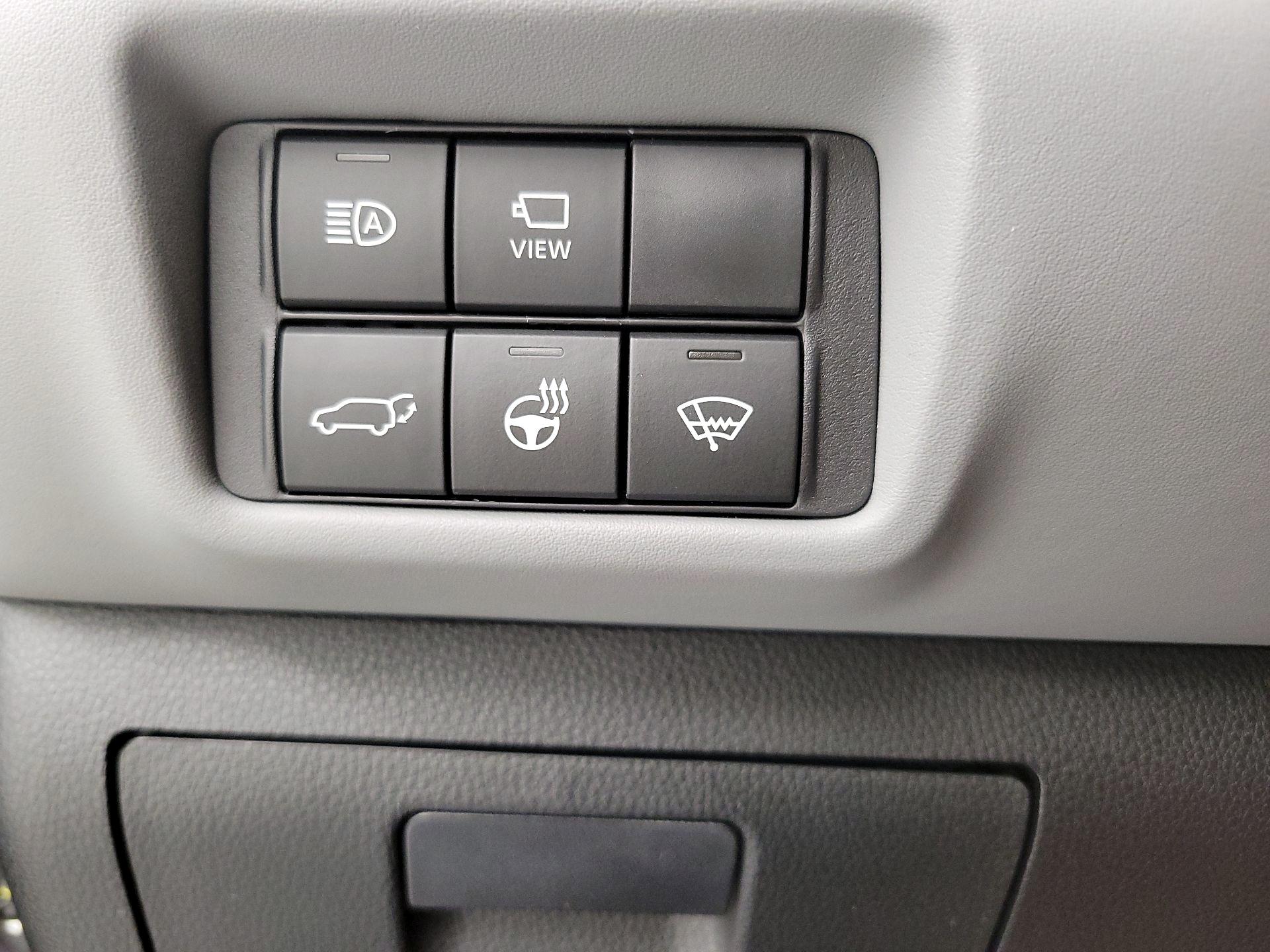 Thumbnail: 2022 Toyota Highlander - 13