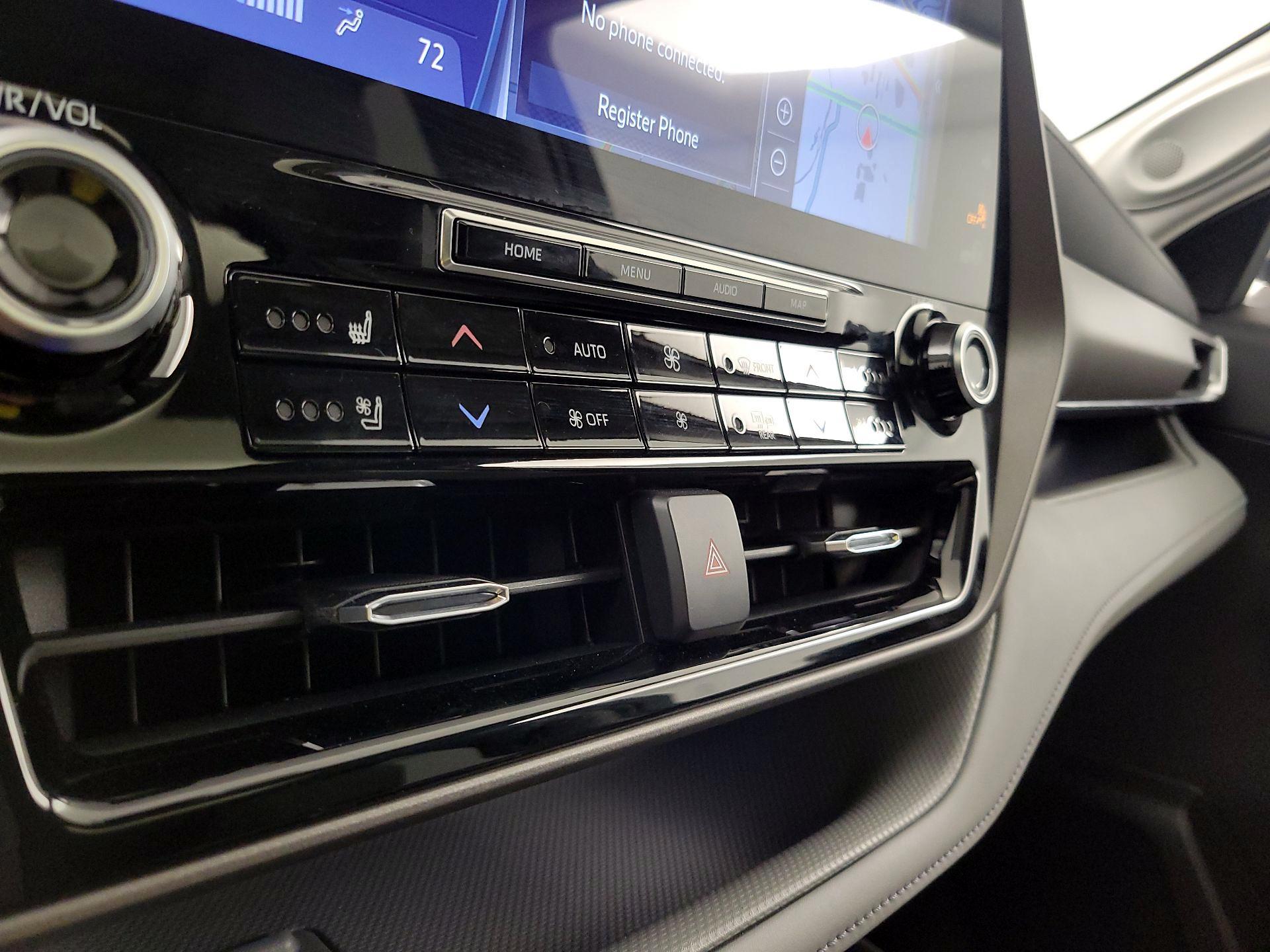 Thumbnail: 2022 Toyota Highlander - 17