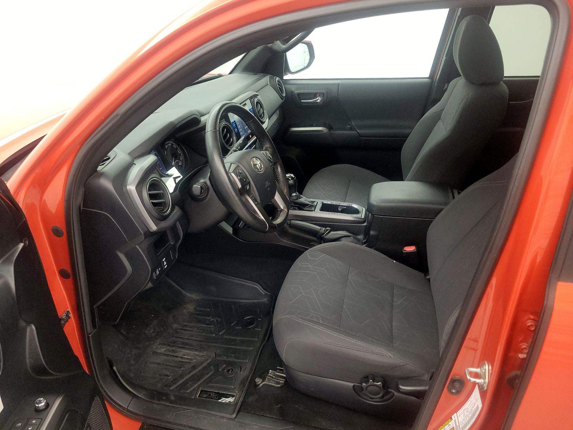 Thumbnail: 2016 Toyota Tacoma - 11