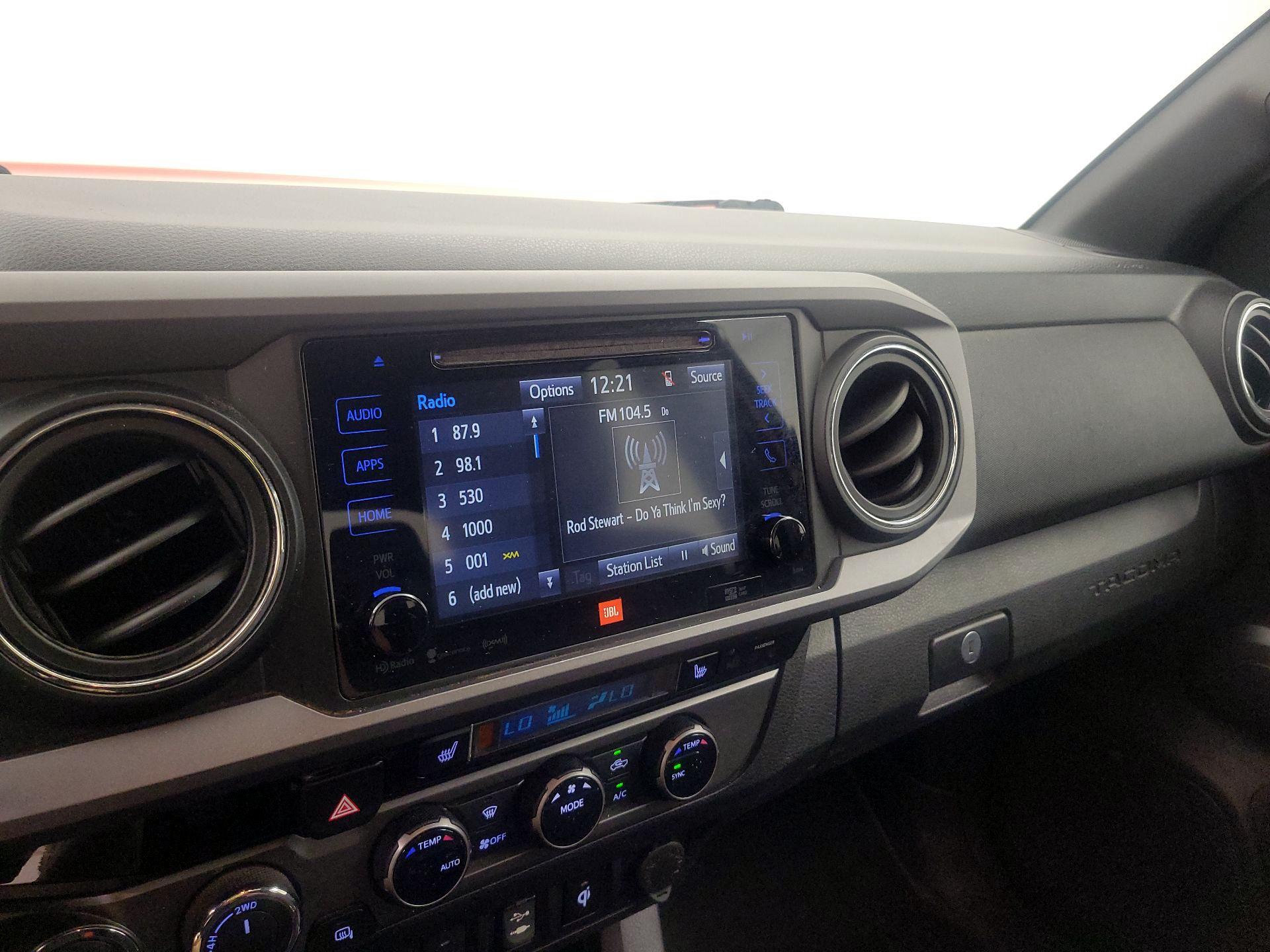 Thumbnail: 2016 Toyota Tacoma - 15