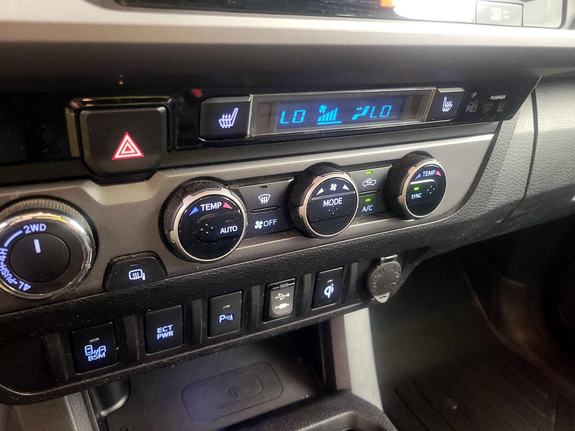 Thumbnail: 2016 Toyota Tacoma - 16