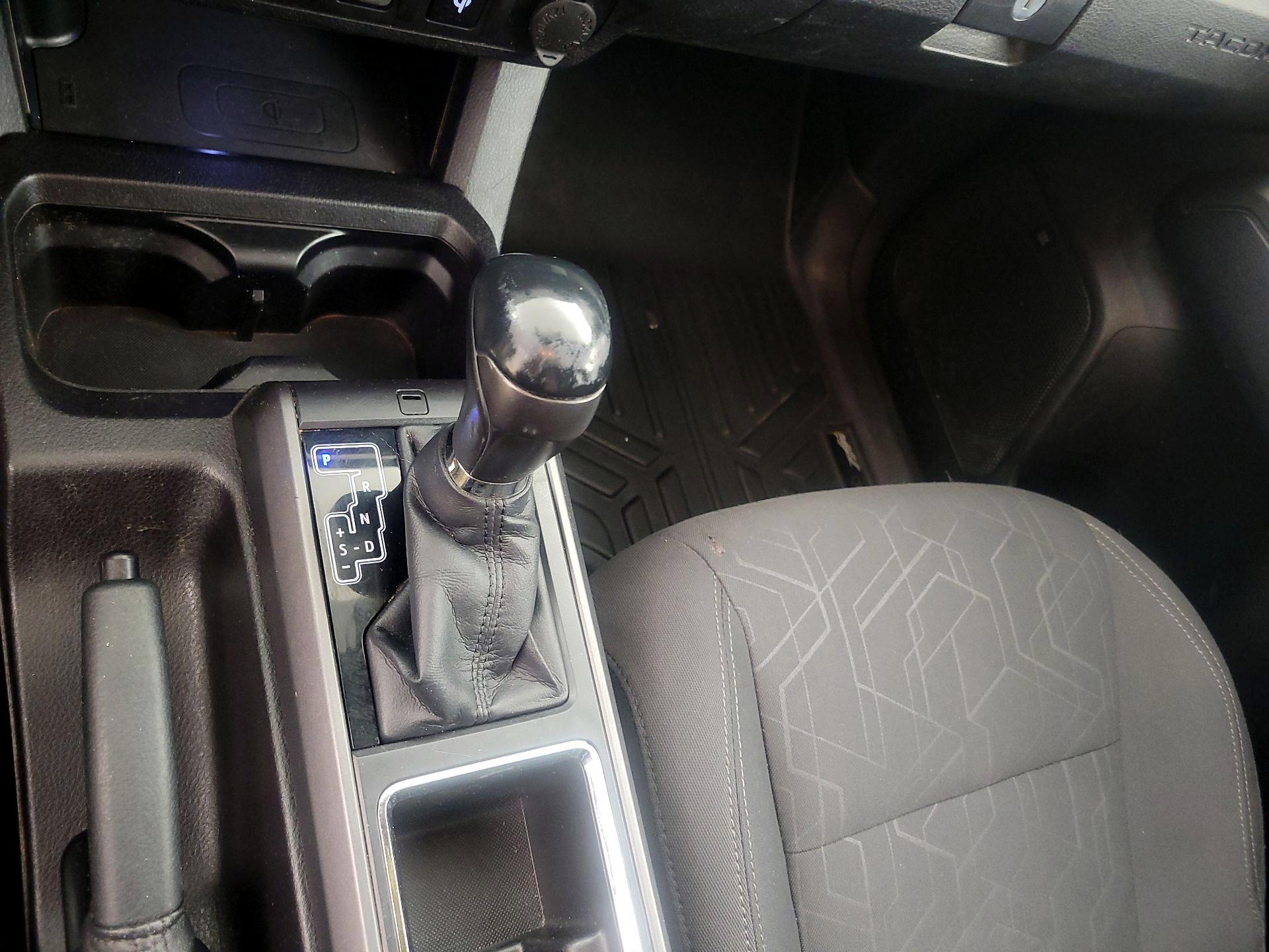 Thumbnail: 2016 Toyota Tacoma - 17