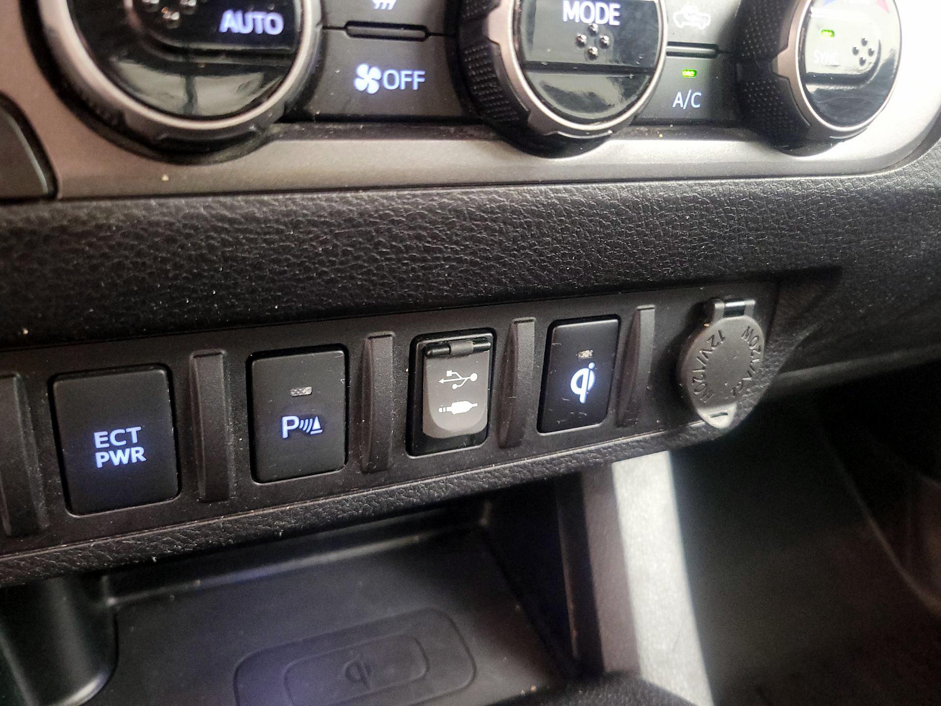Thumbnail: 2016 Toyota Tacoma - 18