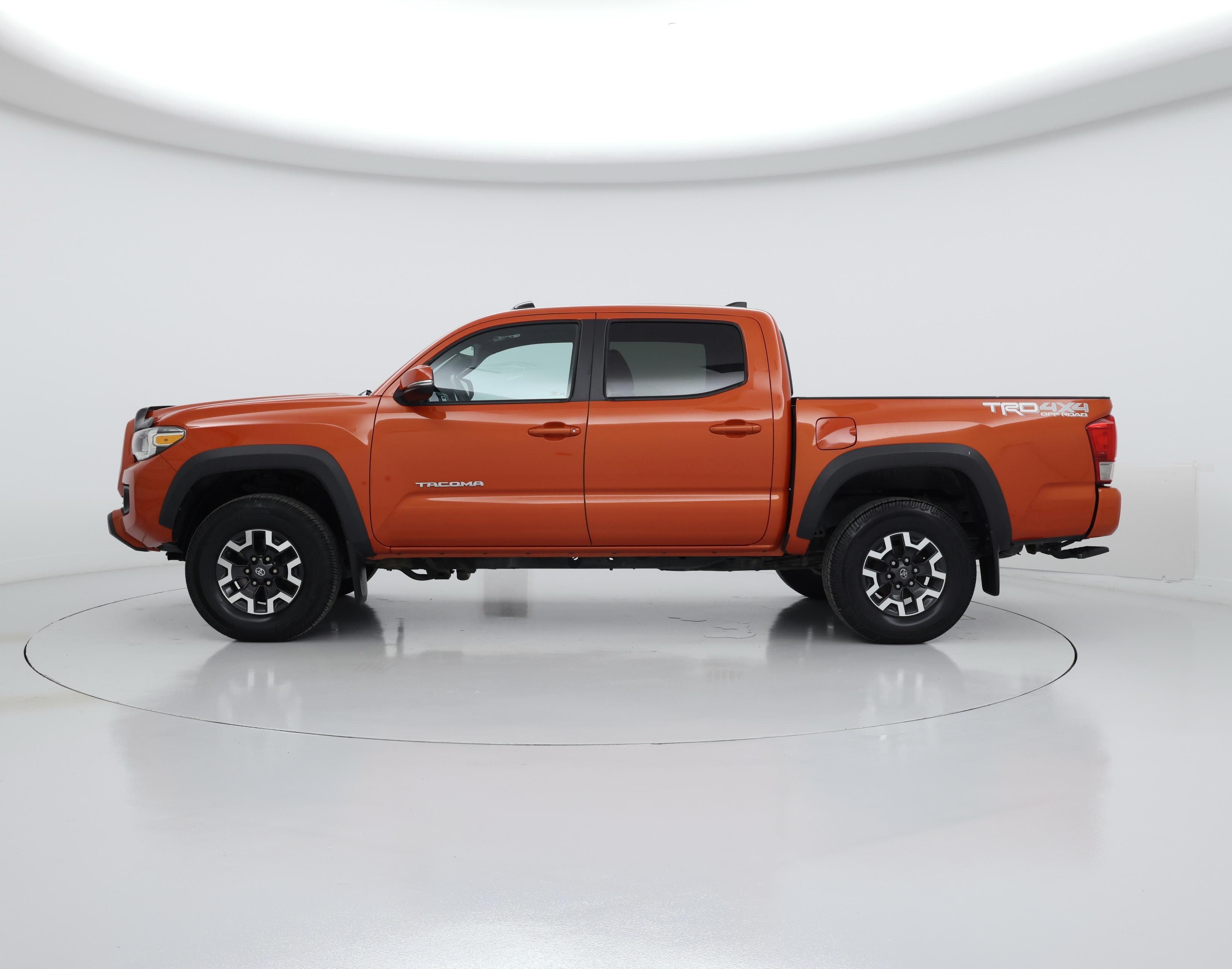 Thumbnail: 2016 Toyota Tacoma - 3