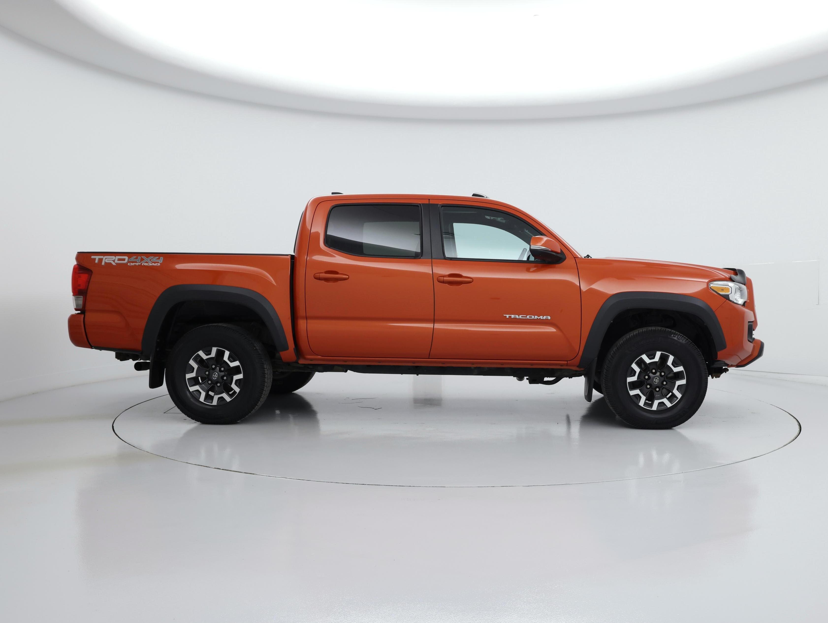 Thumbnail: 2016 Toyota Tacoma - 7