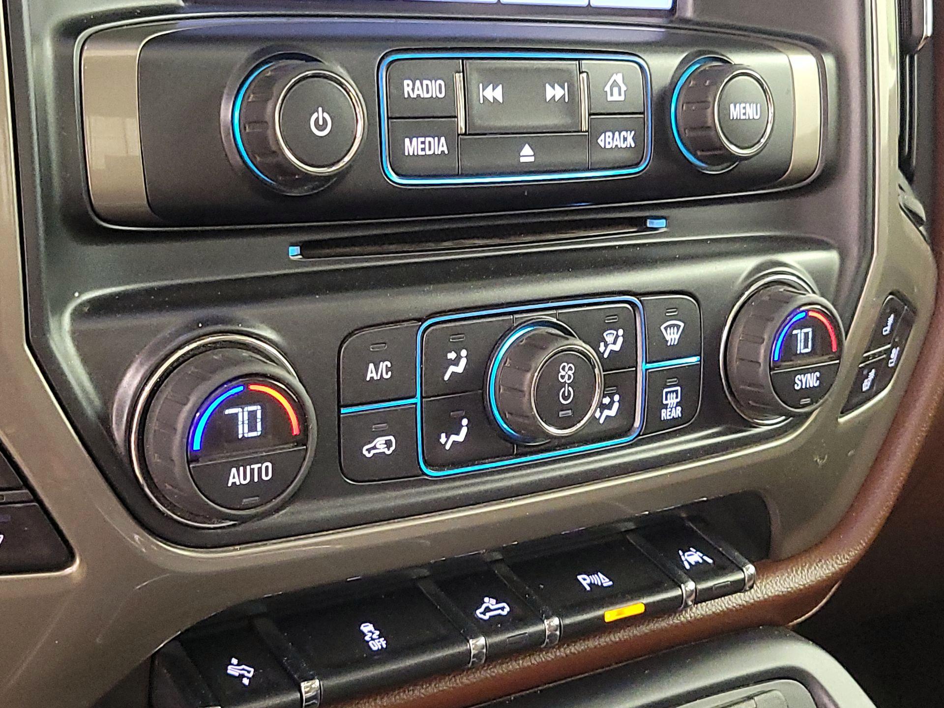 Thumbnail: 2016 Chevrolet Silverado 1500 - 17