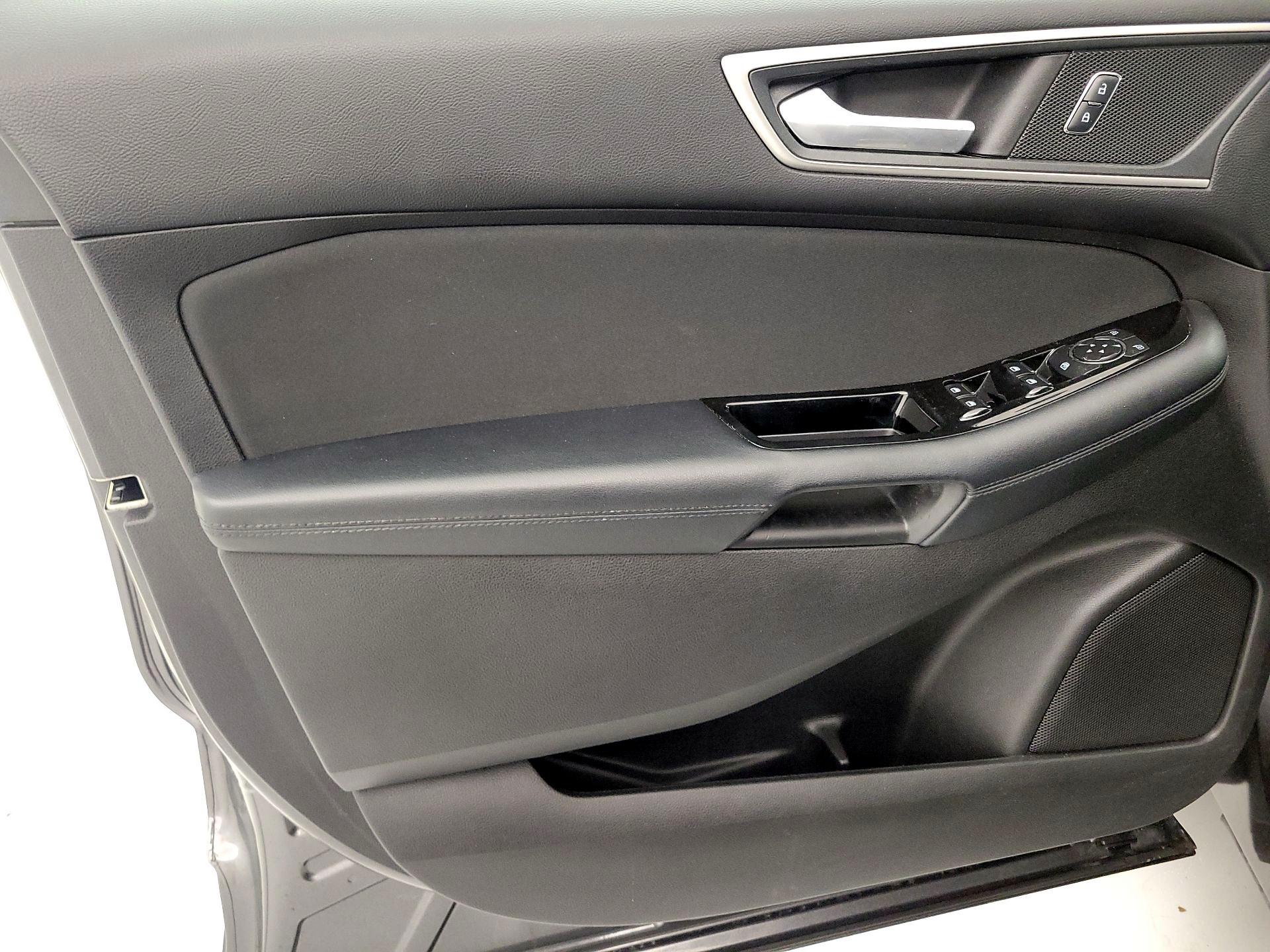 Thumbnail: 2017 Ford Edge - 12