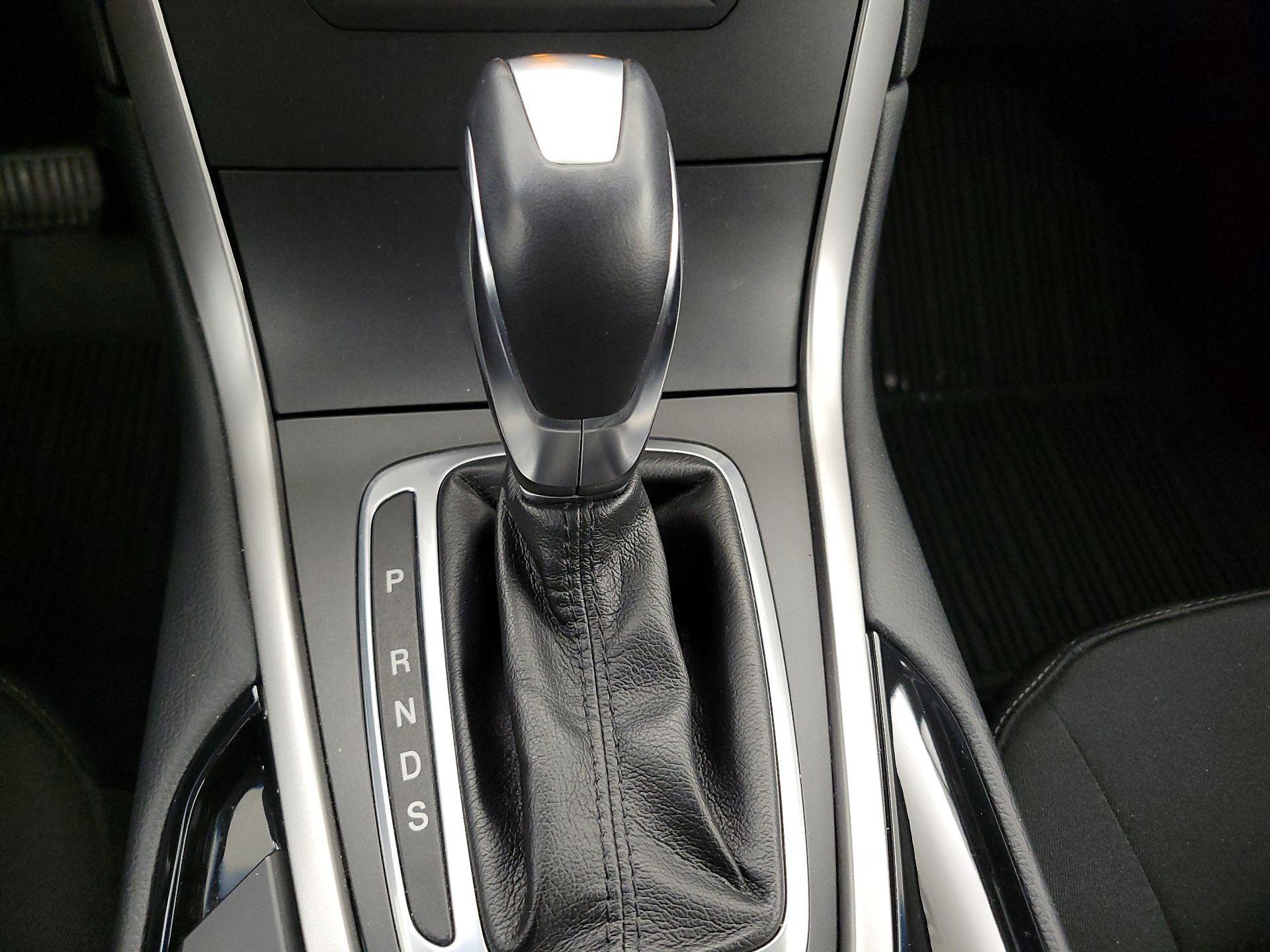 Thumbnail: 2017 Ford Edge - 17