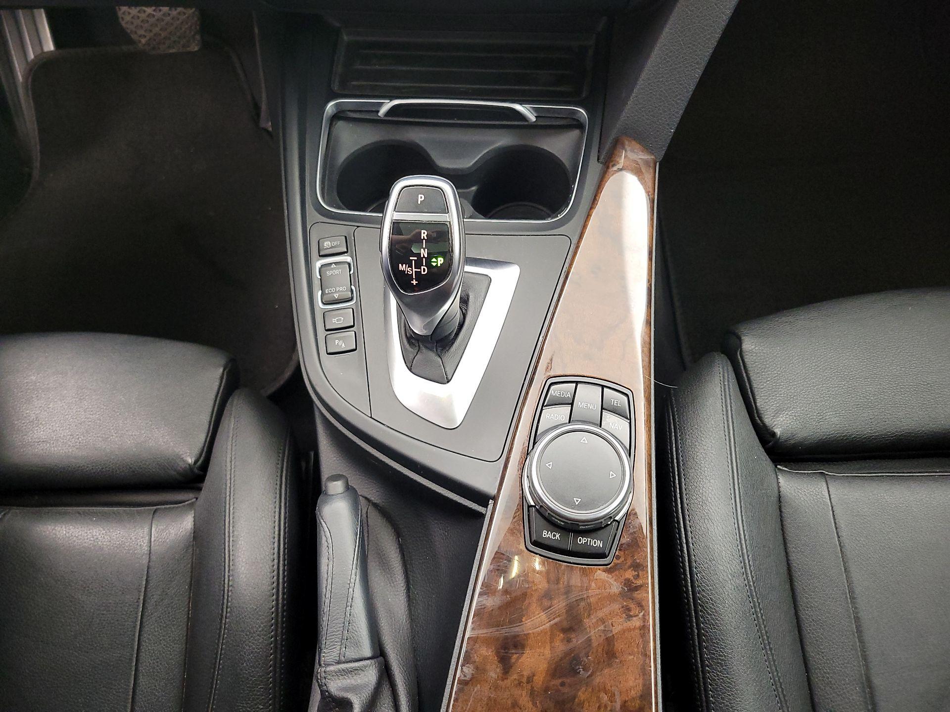 Thumbnail: 2016 BMW 3 Series - 18