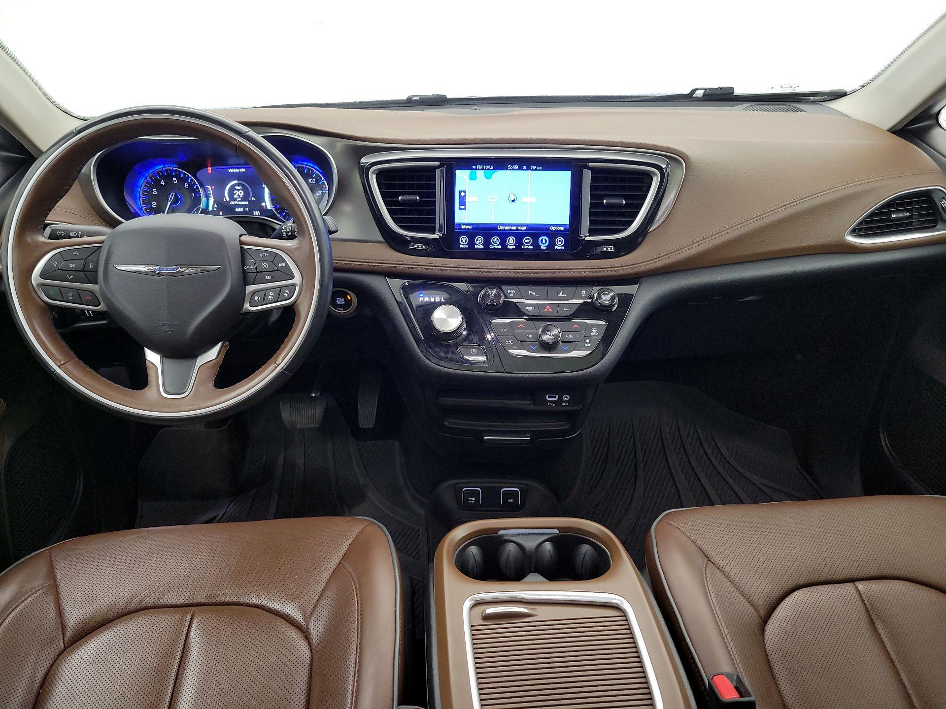 Thumbnail: 2017 Chrysler Pacifica - 9
