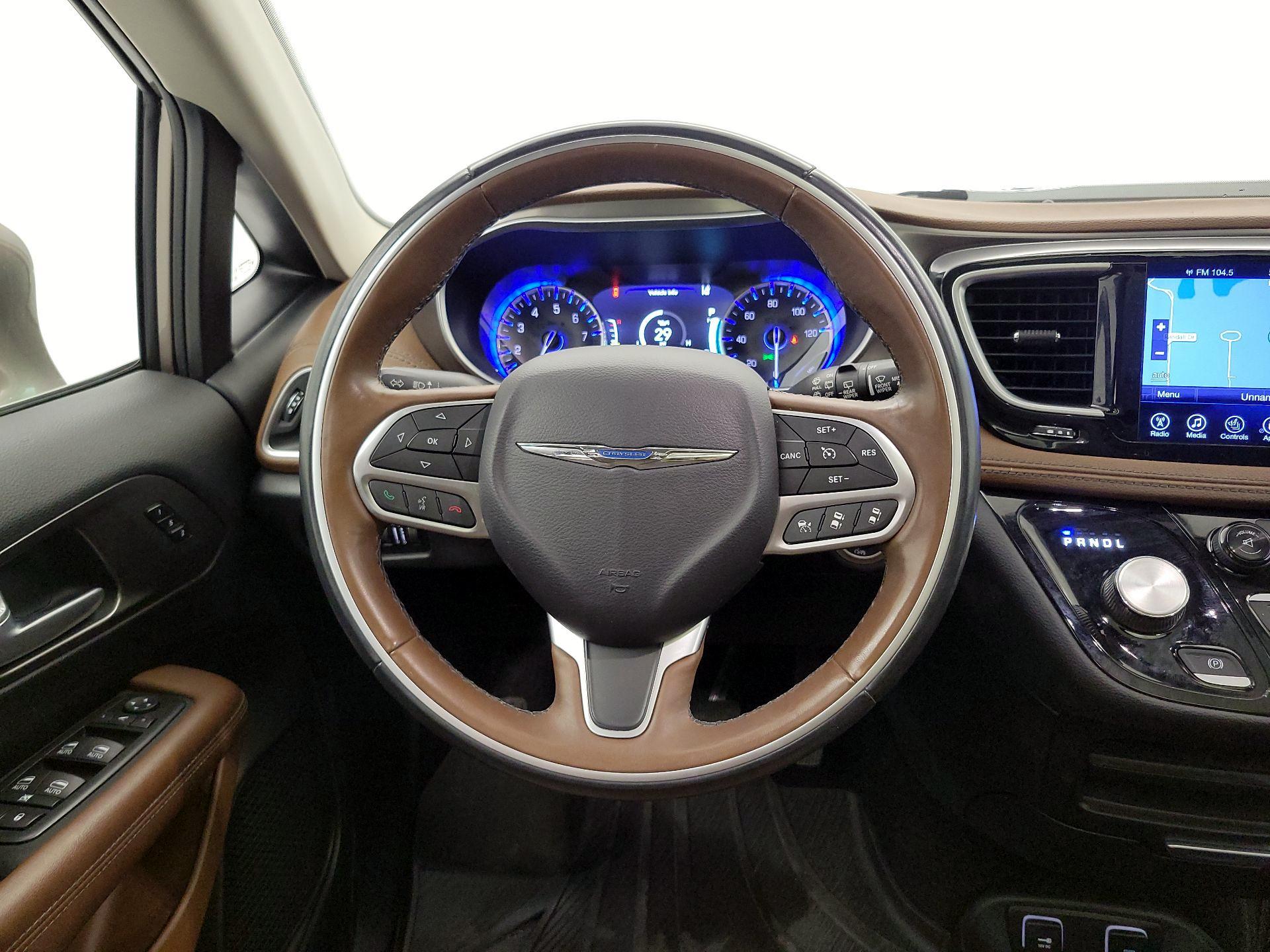 Thumbnail: 2017 Chrysler Pacifica - 10