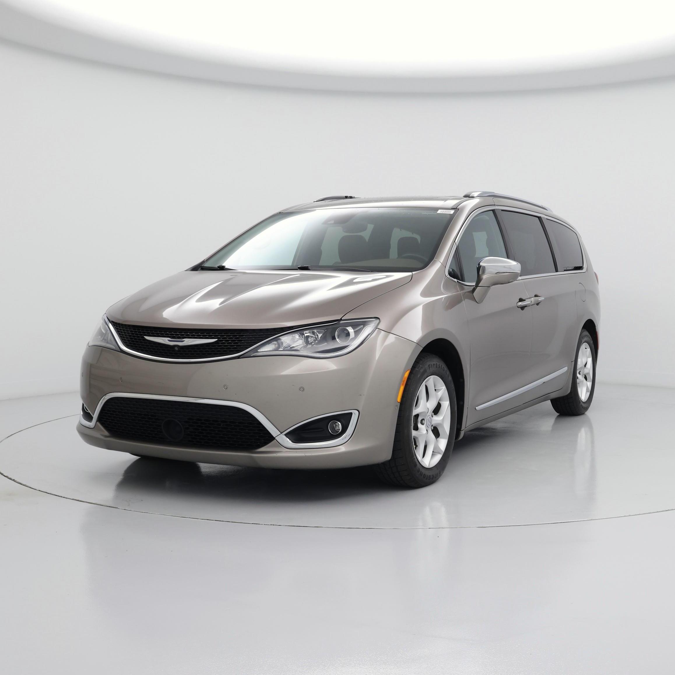 Thumbnail: 2017 Chrysler Pacifica - 4