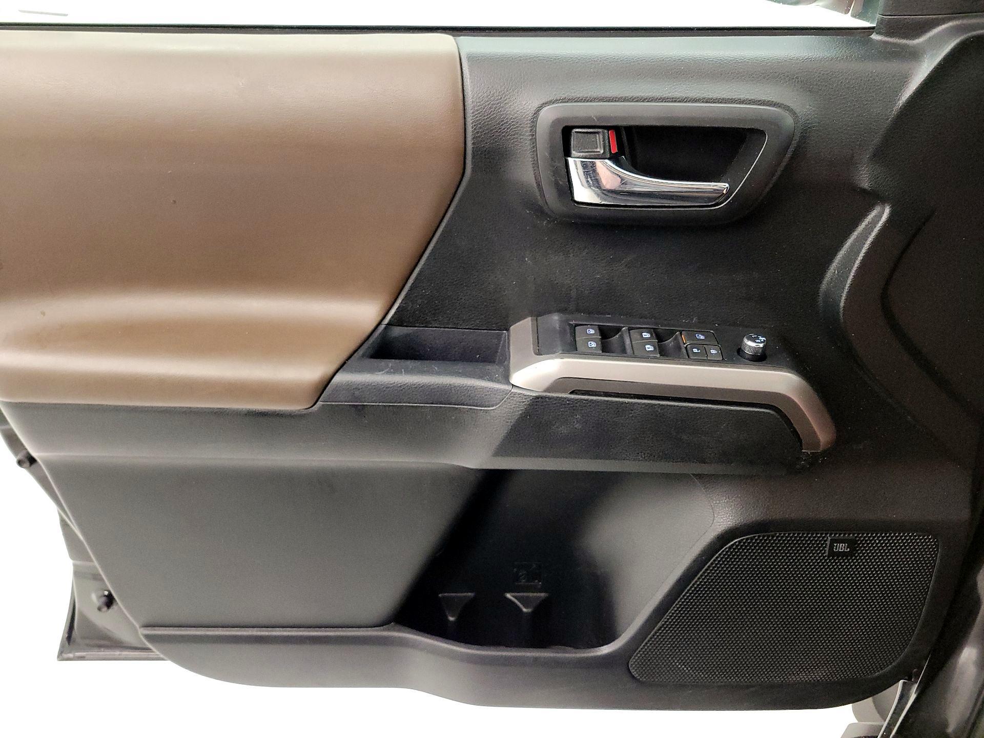 Thumbnail: 2017 Toyota Tacoma - 12