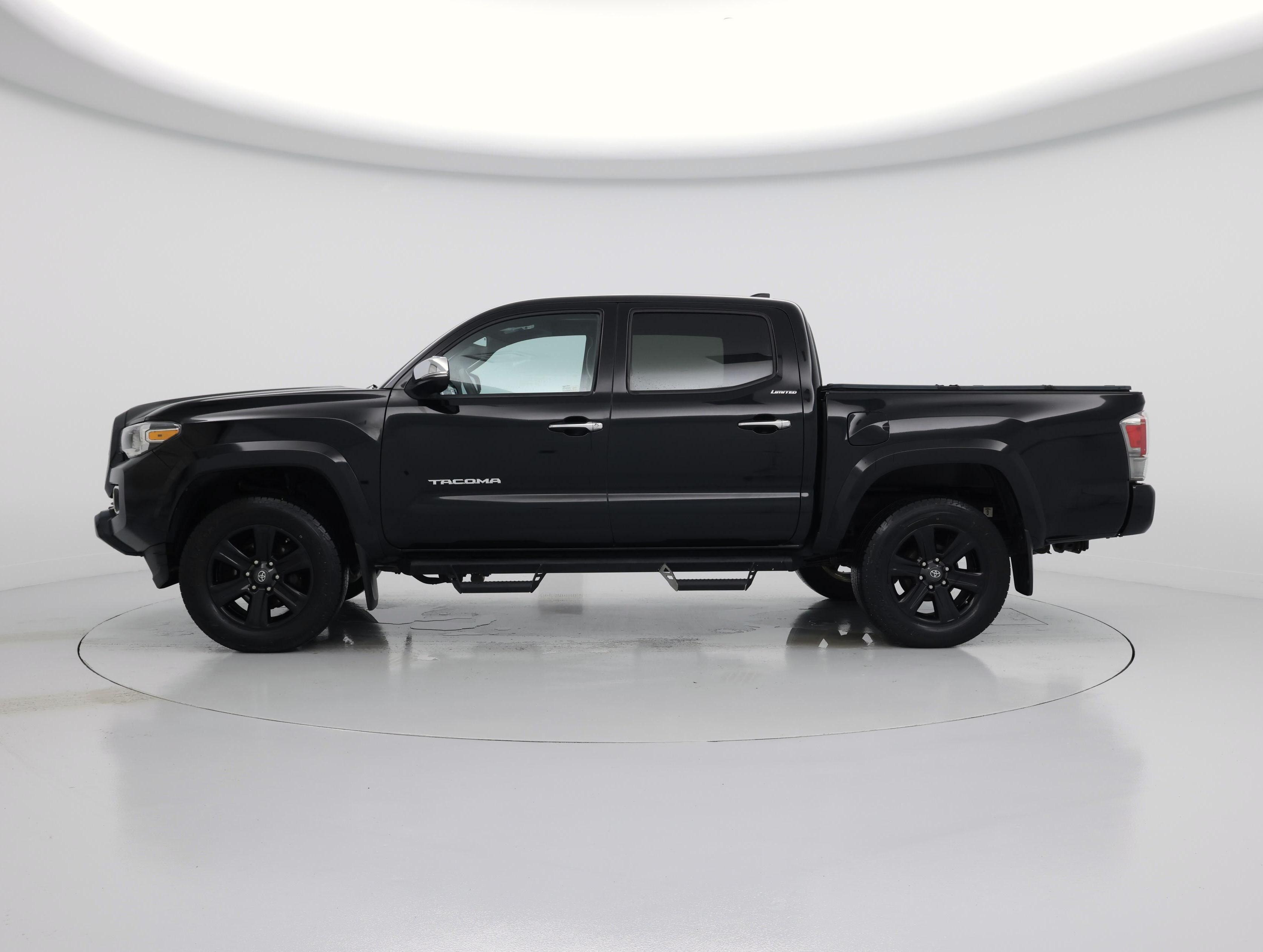 Thumbnail: 2017 Toyota Tacoma - 3