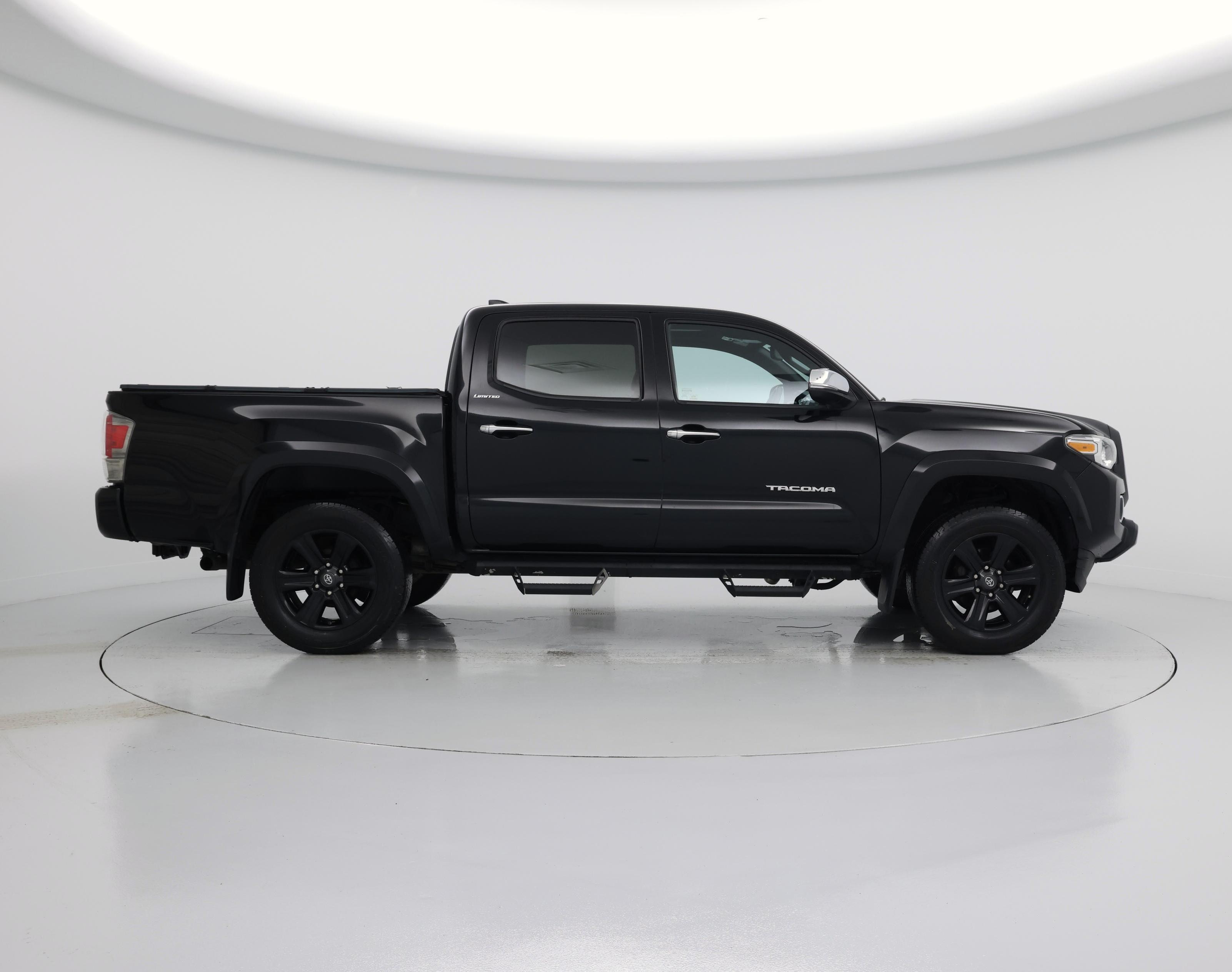 Thumbnail: 2017 Toyota Tacoma - 7