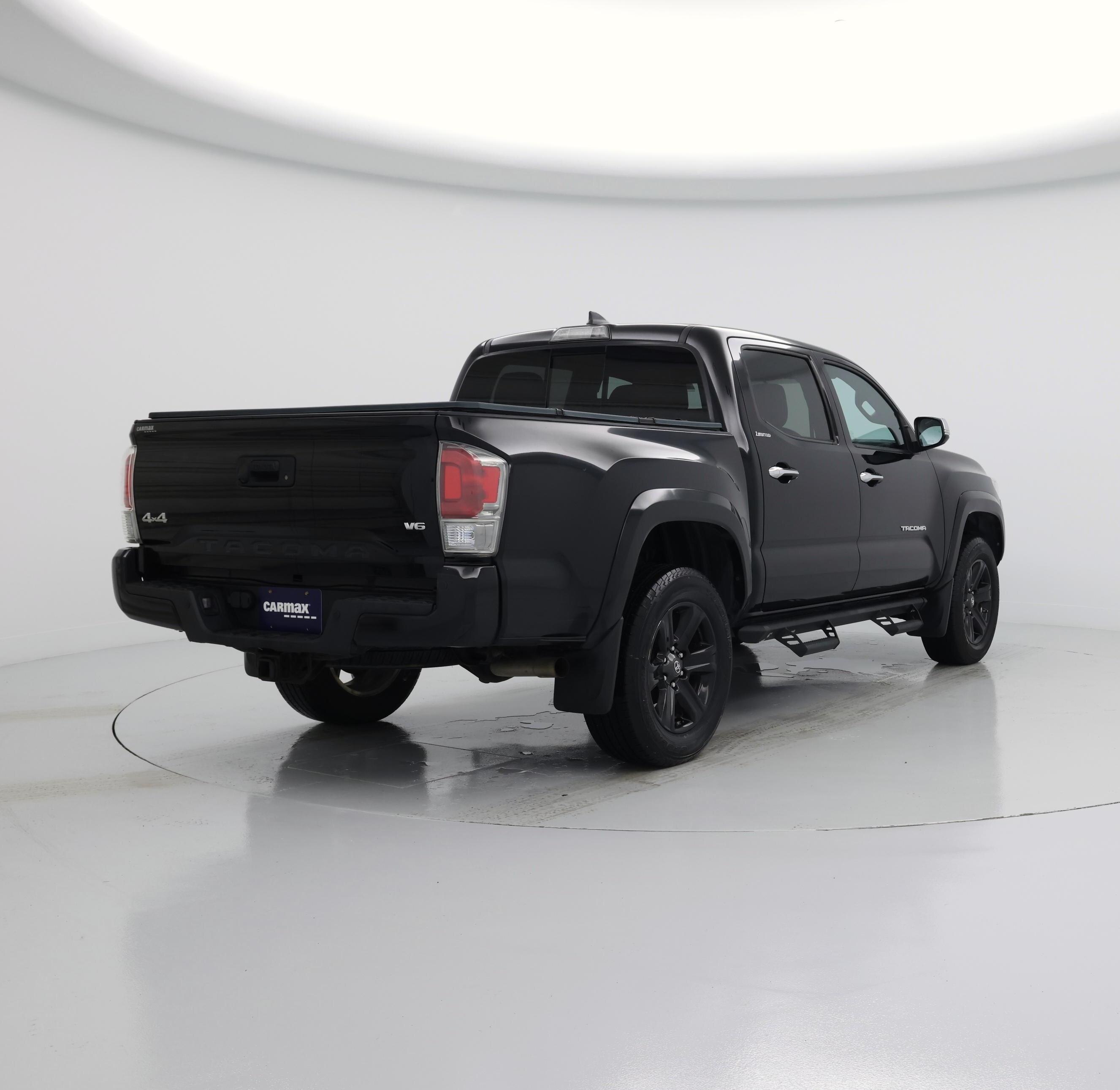 Thumbnail: 2017 Toyota Tacoma - 8