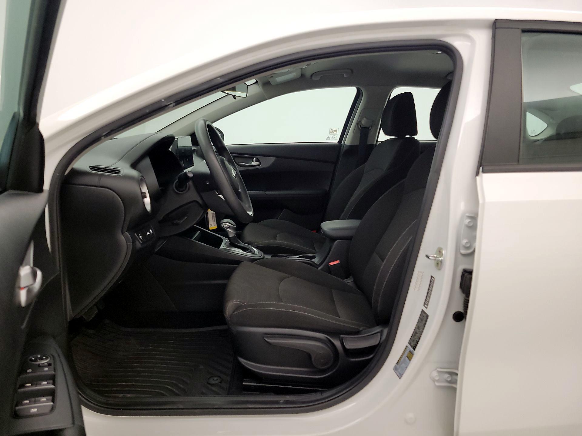 Thumbnail: 2020 Kia Forte - 11