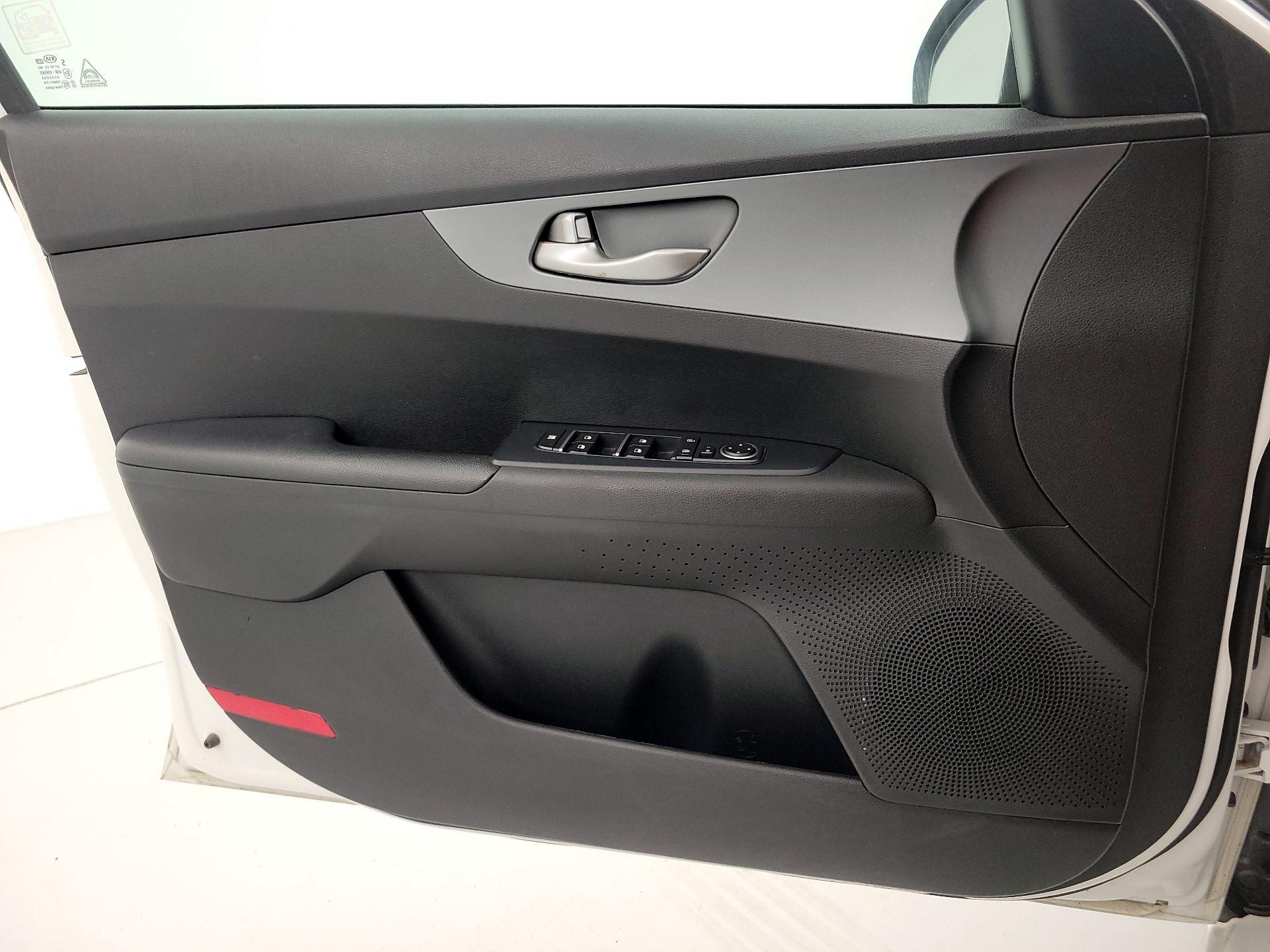 Thumbnail: 2020 Kia Forte - 12