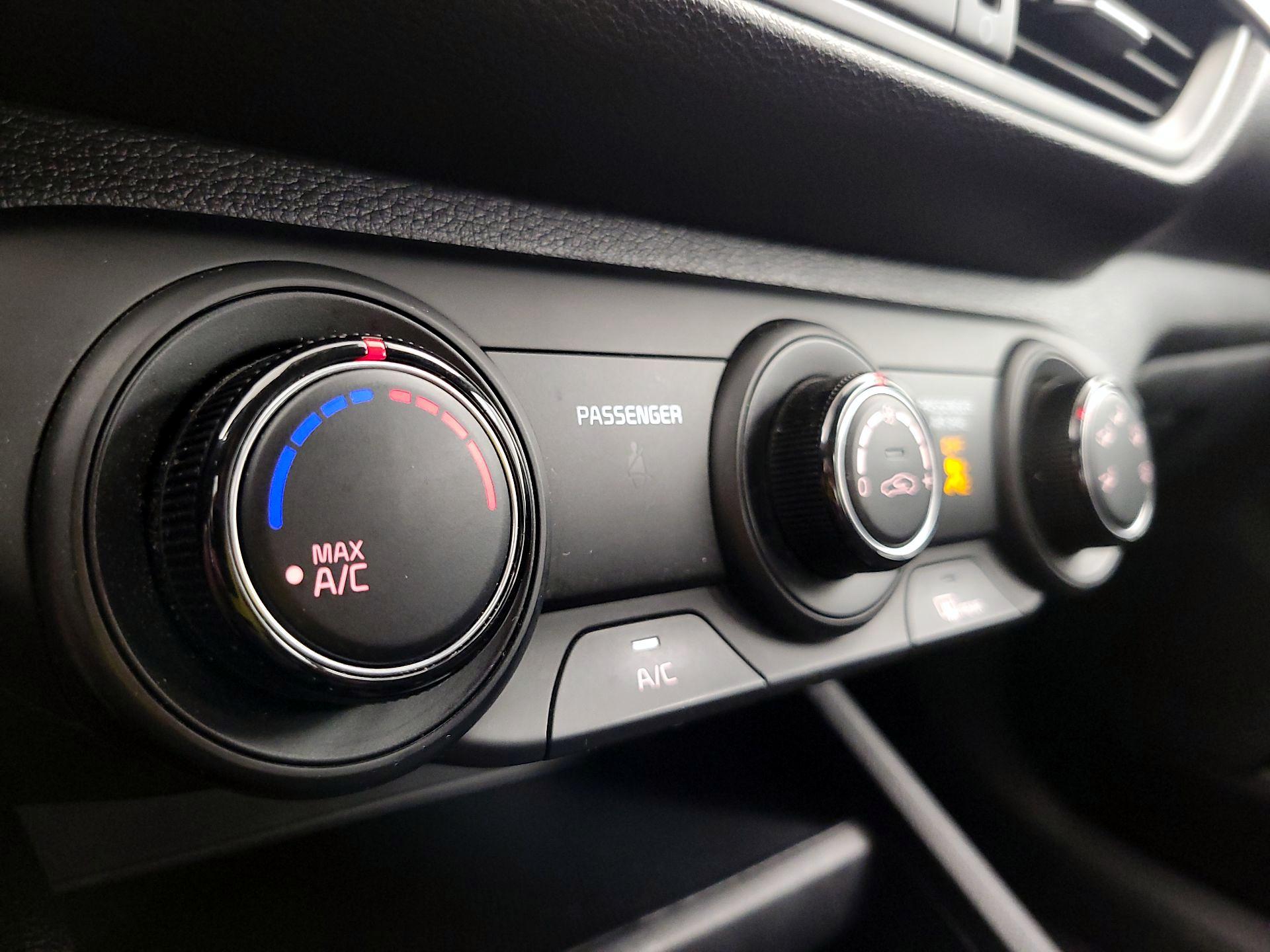 Thumbnail: 2020 Kia Forte - 16